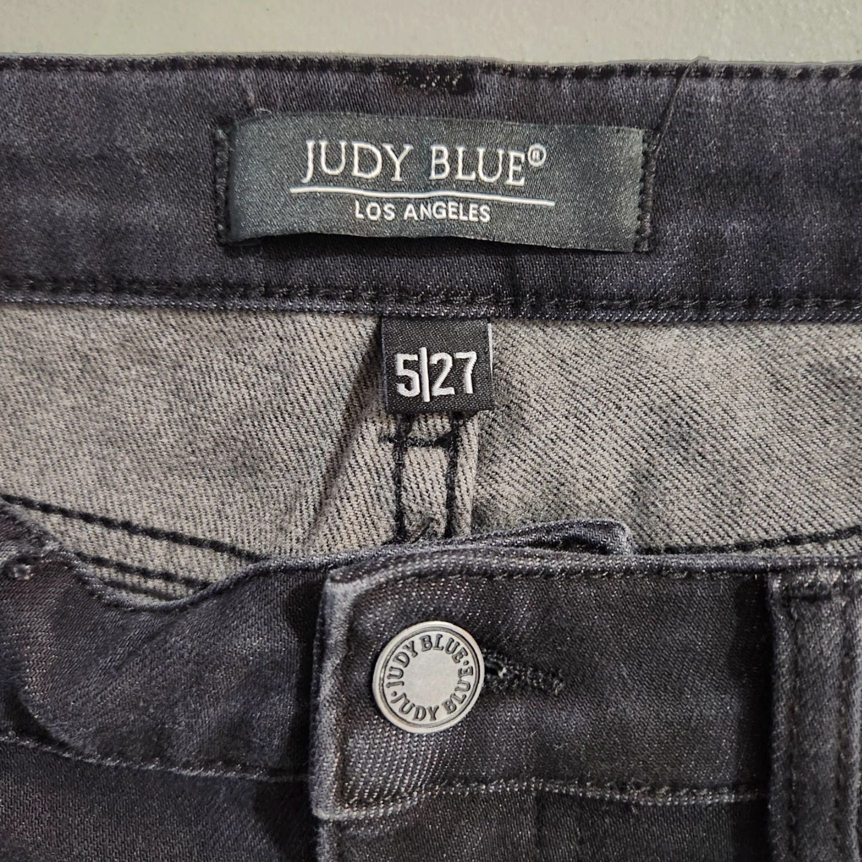 Vintage **Judy Blue Women's Black Faded Midrise Skinny Jeans** User: **Judy Blue Women's Black Faded Midrise Skinny Jeans** Size 27" / US 4 / IT 40 - 7 Thumbnail