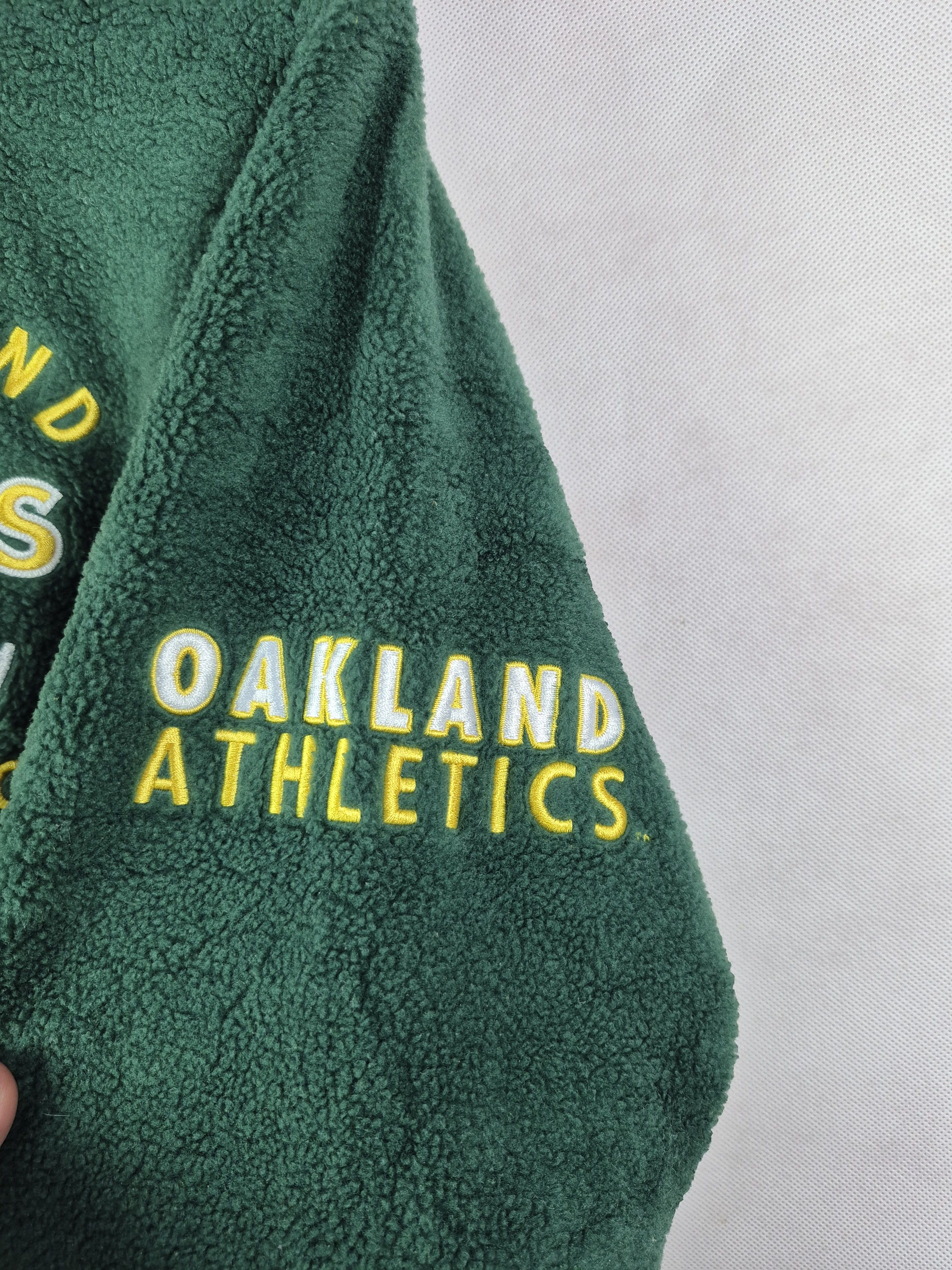 MLB 🔥 Uniqlo MLB Oakland Athletic Half Zipper Sweater Size US M / EU 48-50 / 2 - 6 Thumbnail