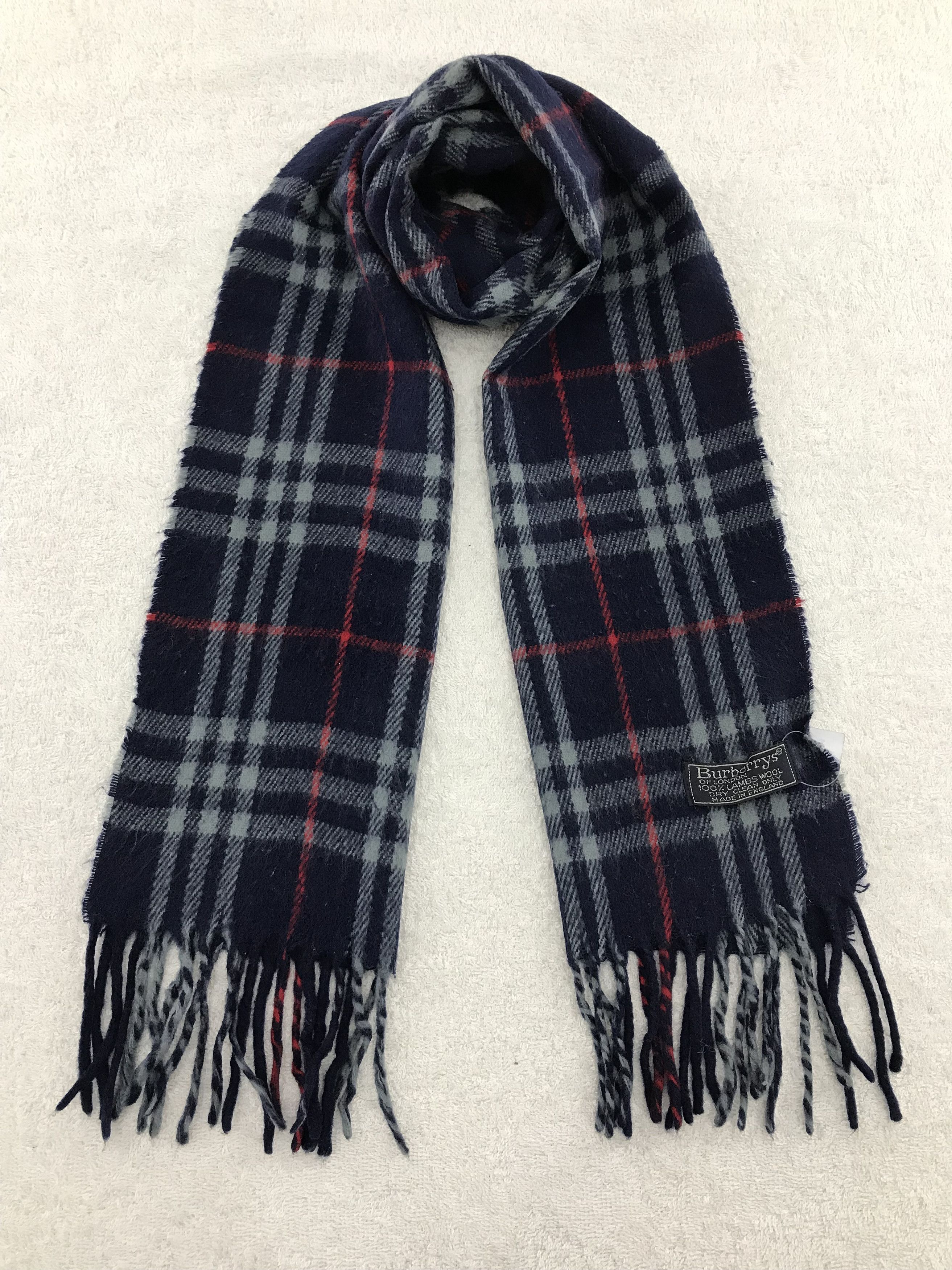 Burberry Scarf / Muffler / Neckwear - WW220
