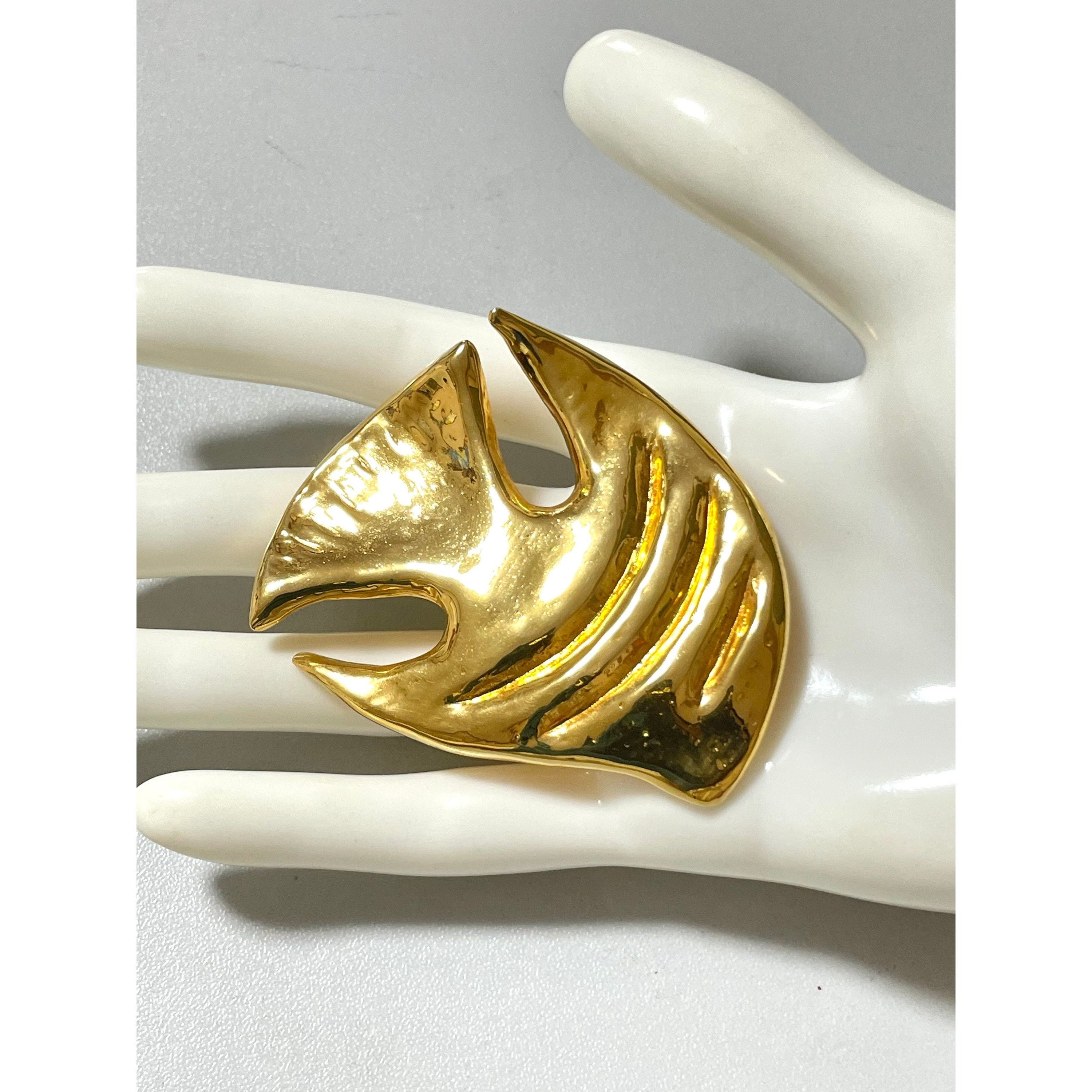 Yves Saint Laurent Vintage Yves Saint Laurent golden fish pin brooch. For hat, Size ONE SIZE - 2 Thumbnail