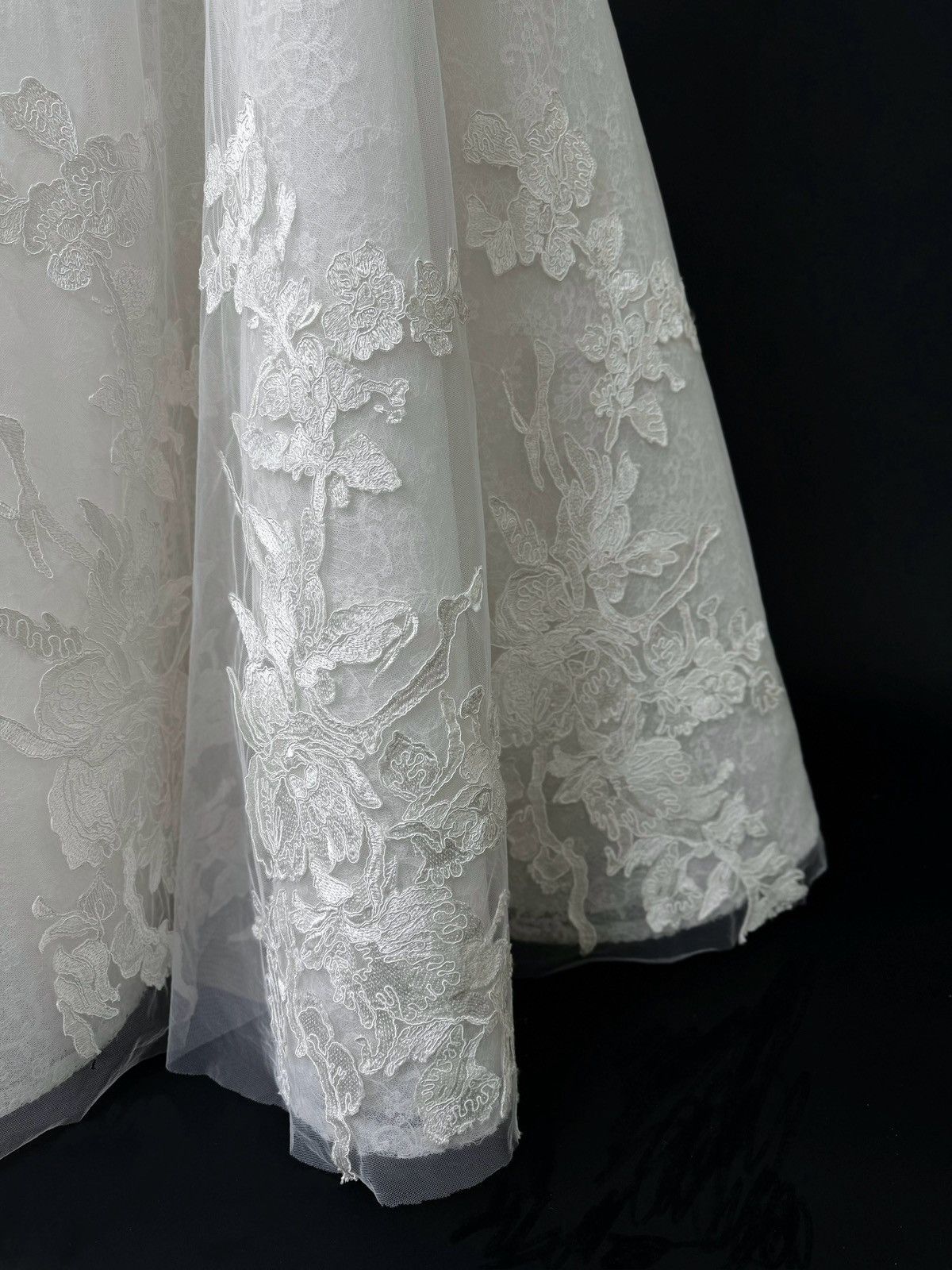 Other Preloved US 4 Anna Augusta Embroidery lace Bridal Gown Size S / US 4 / IT 40 - 3 Thumbnail