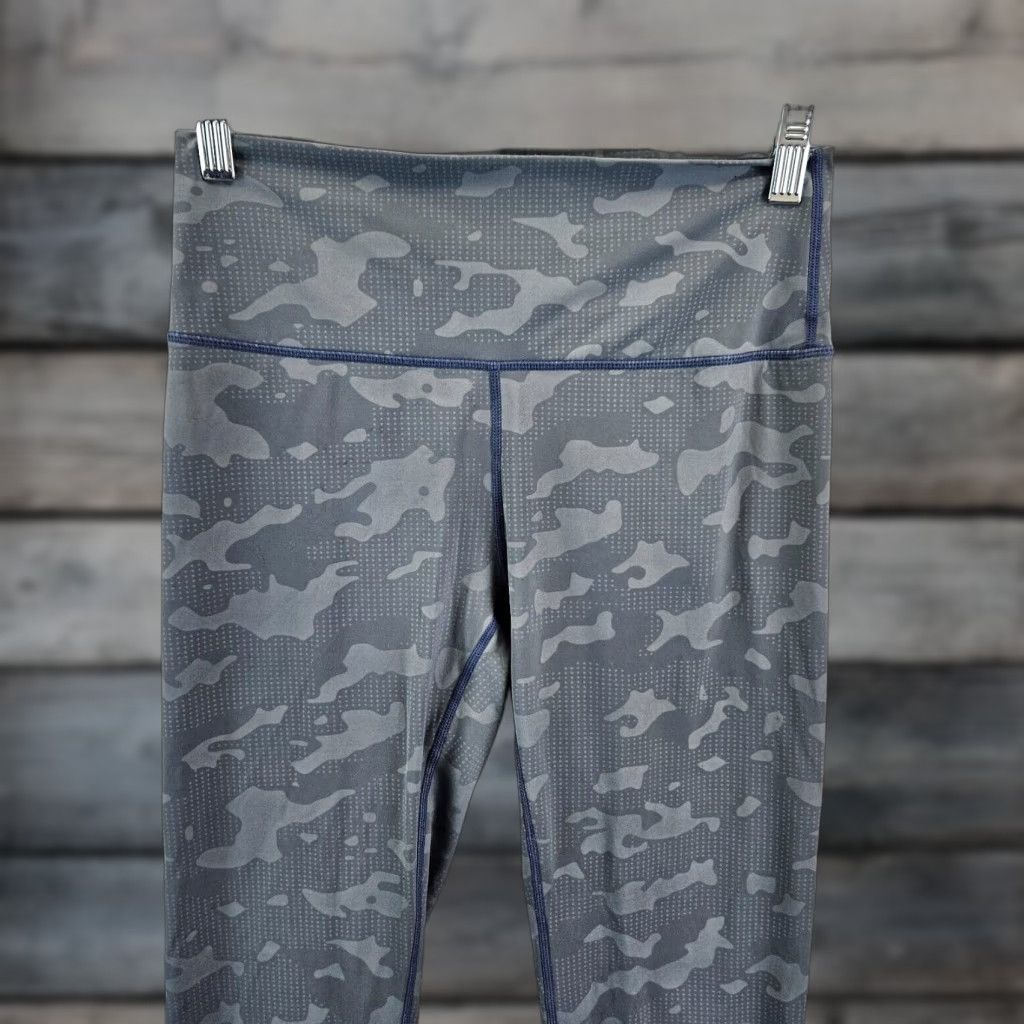 Vintage Zyia Active Womens Leggings Sz 6-8 Gray Camo Mid Rise Cropped Nylon Spandex Pull On Size 28" / US 6 / IT 42 - 1 Thumbnail