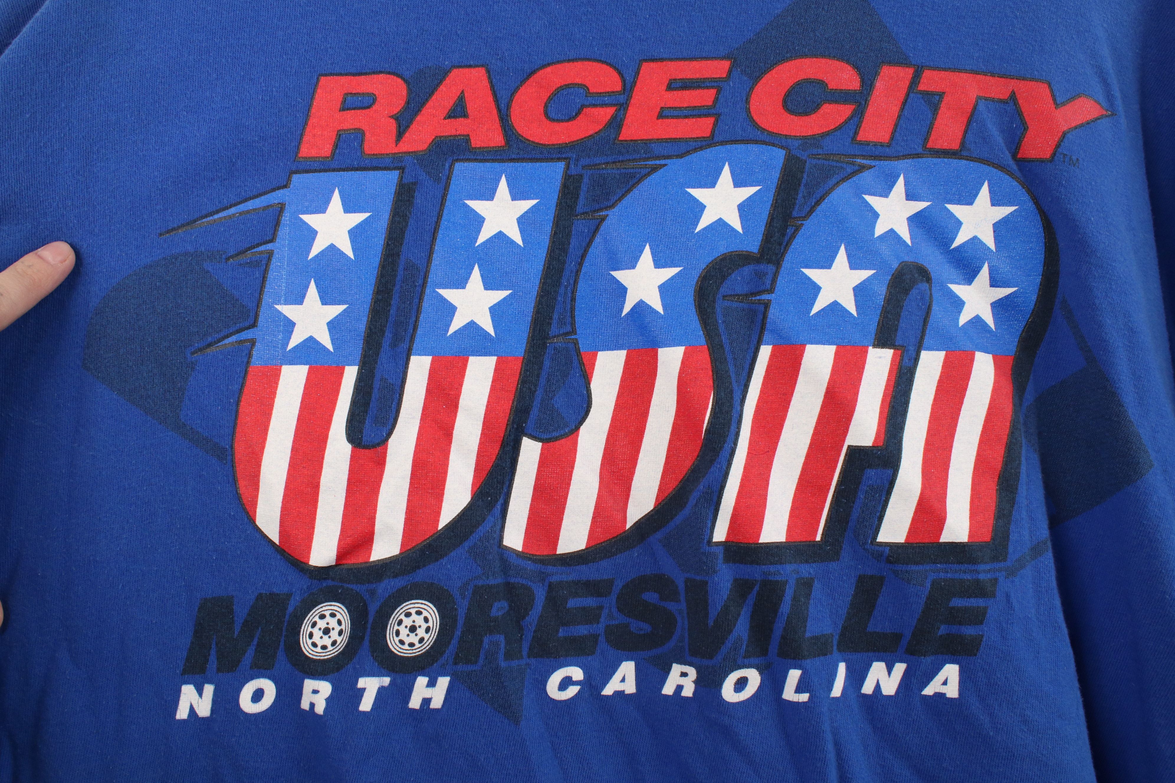 Vintage Vintage 90s Y2K Mooresville North Carolina Race City T-Shirt Size US XXL / EU 58 / 5 - 11 Thumbnail