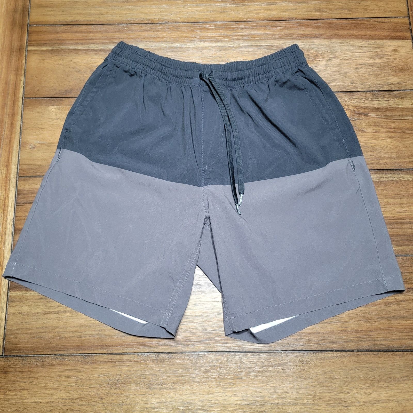 Vans VANS Black & Grey Board Shorts w/ Range Elastic - Size Small Size US 26 / EU 42 - 1 Thumbnail