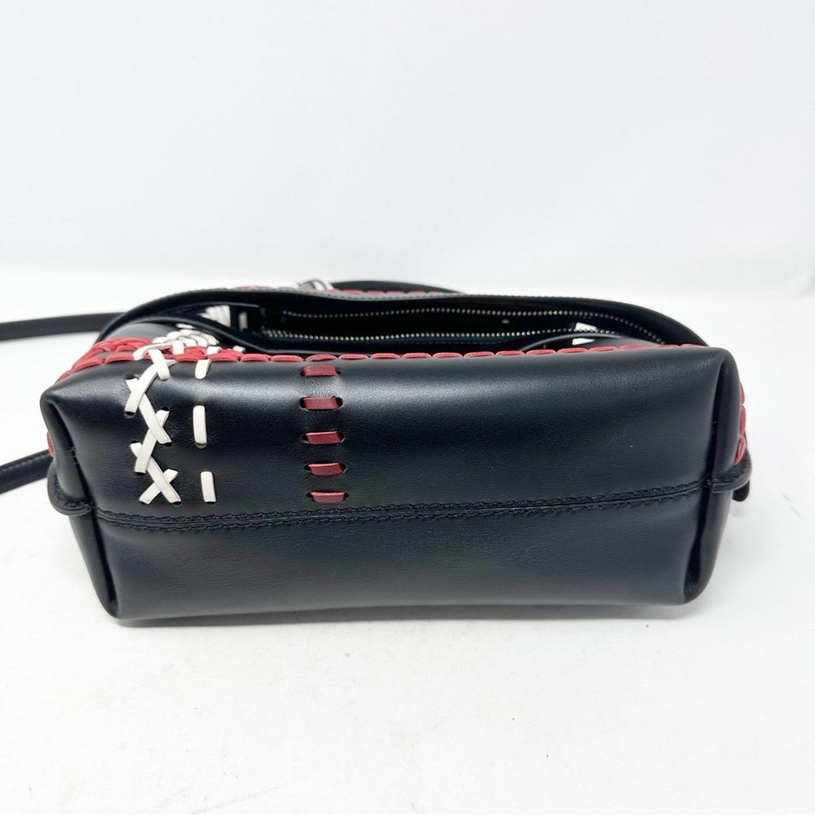 Tod's TOD'S Medium Tassels Wave Bag Black NWOT Size ONE SIZE - 4 Thumbnail