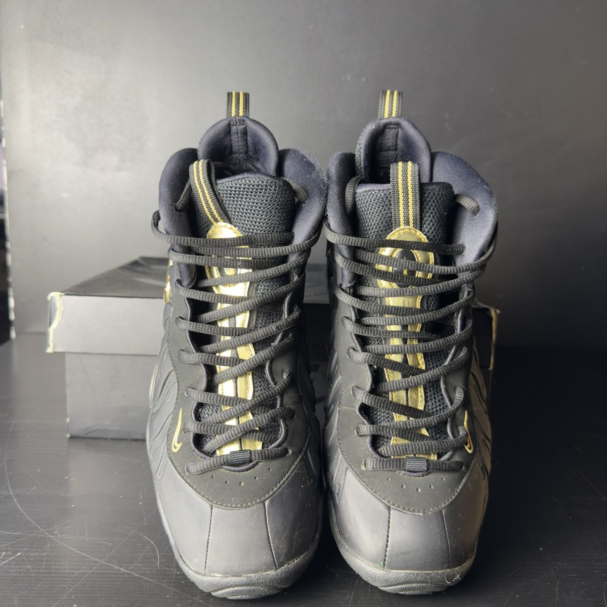 Nike Nike foamposite pro GS Black Metallic Gold **PRE-OWNED** Size US 7 / EU 40 - 3 Thumbnail