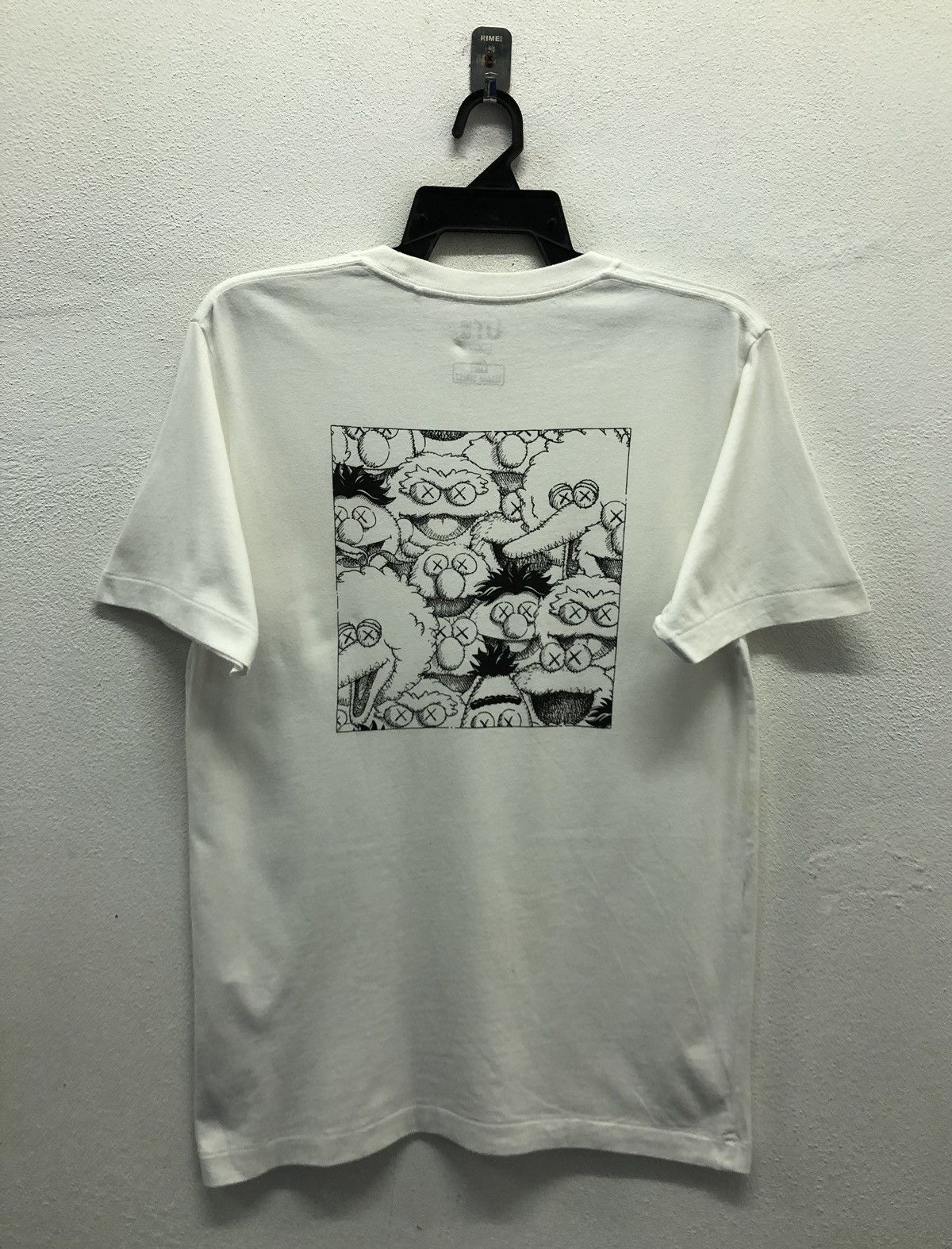 Uniqlo Uniqlo Kaws Sesame Street T-Shirt Size US M / EU 48-50 / 2 - 1 Thumbnail