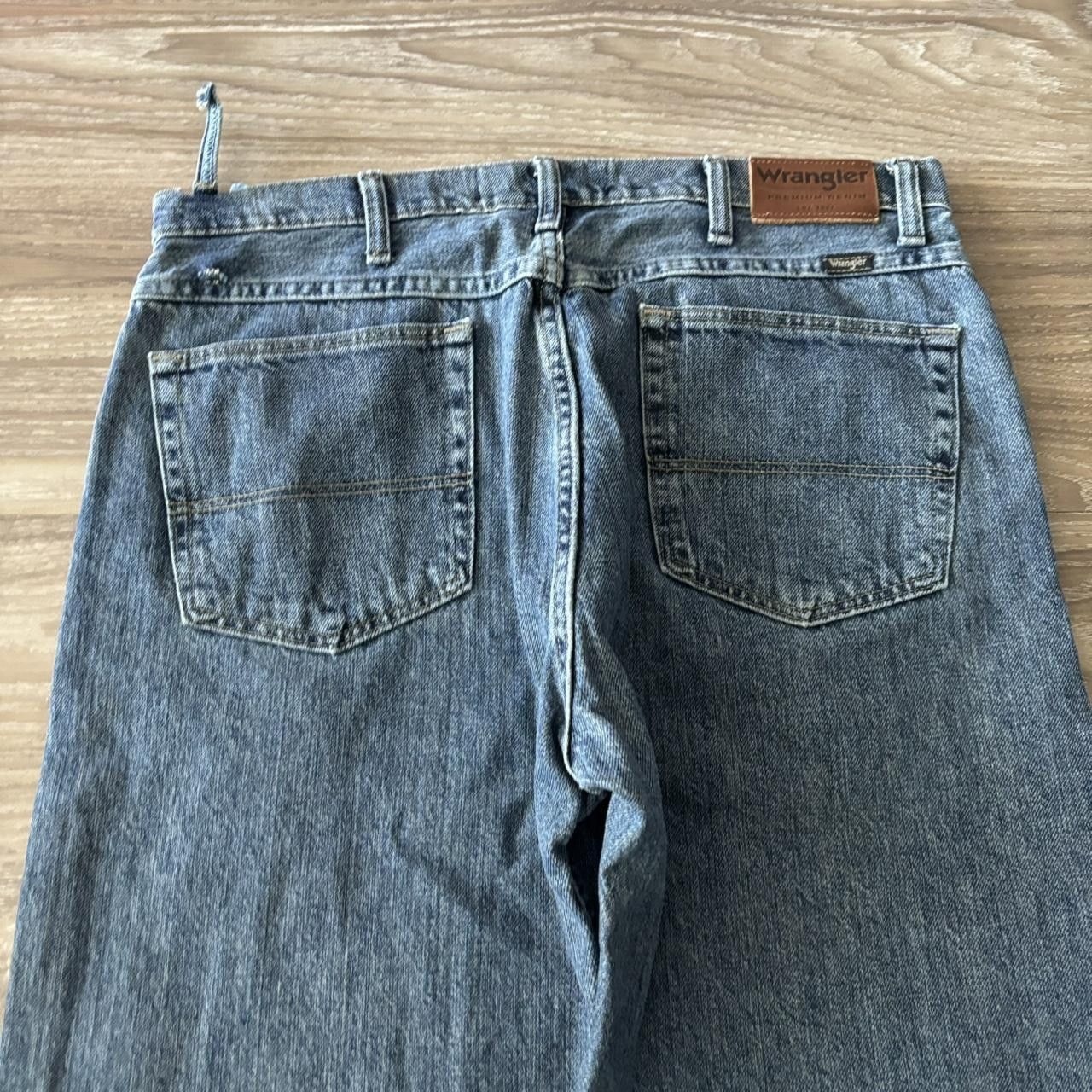 Vintage Crazy Vintage Y2K/2000s Medium Wash Essential Denim Jeans! 34x32 Size US 34 / EU 50 - 7 Thumbnail