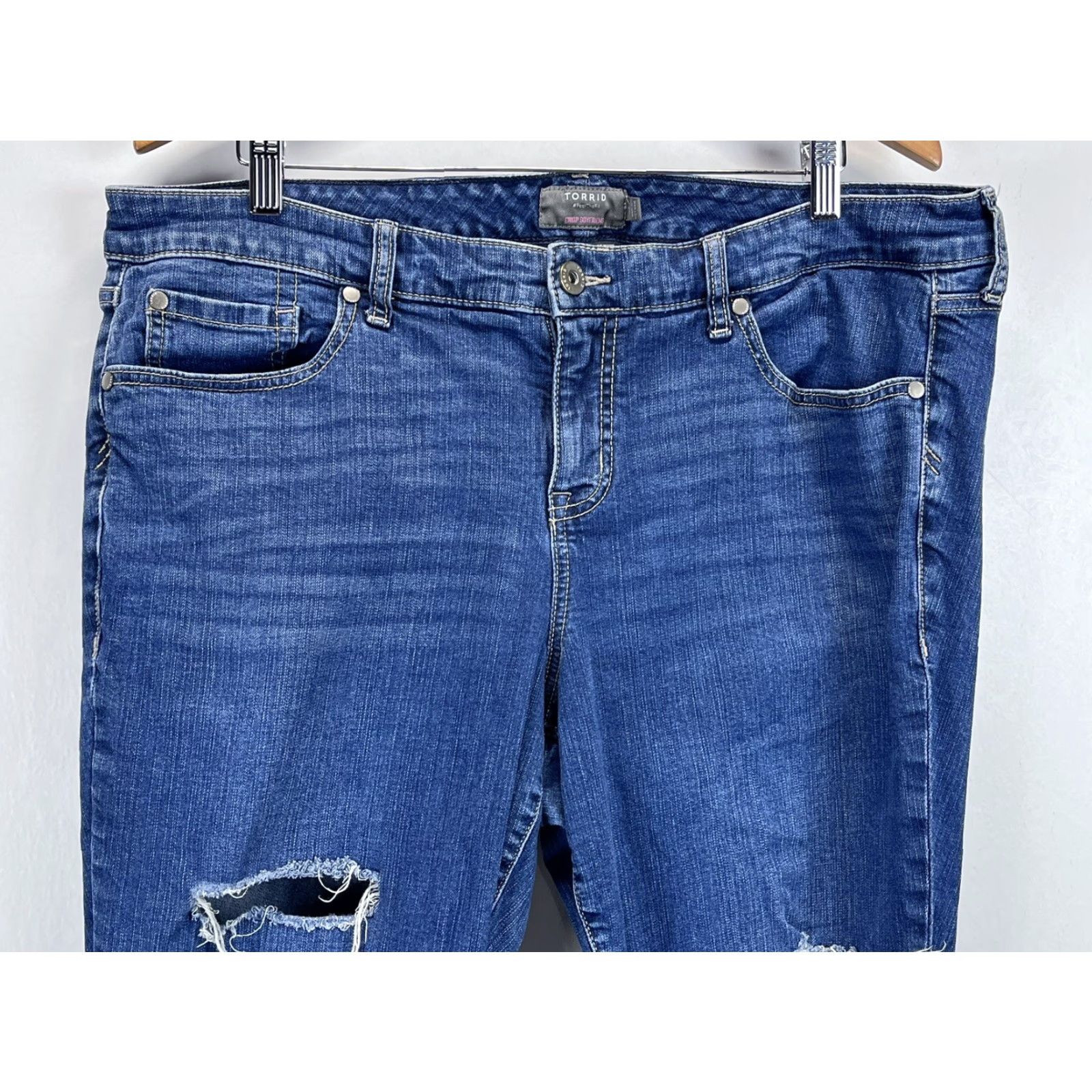 Torrid Womens Torrid Crop Boyfriend Jeans Sz 18 Plus GUC Raw Hem Destroyed Distressed Size 40" / US 18 - 2 Thumbnail