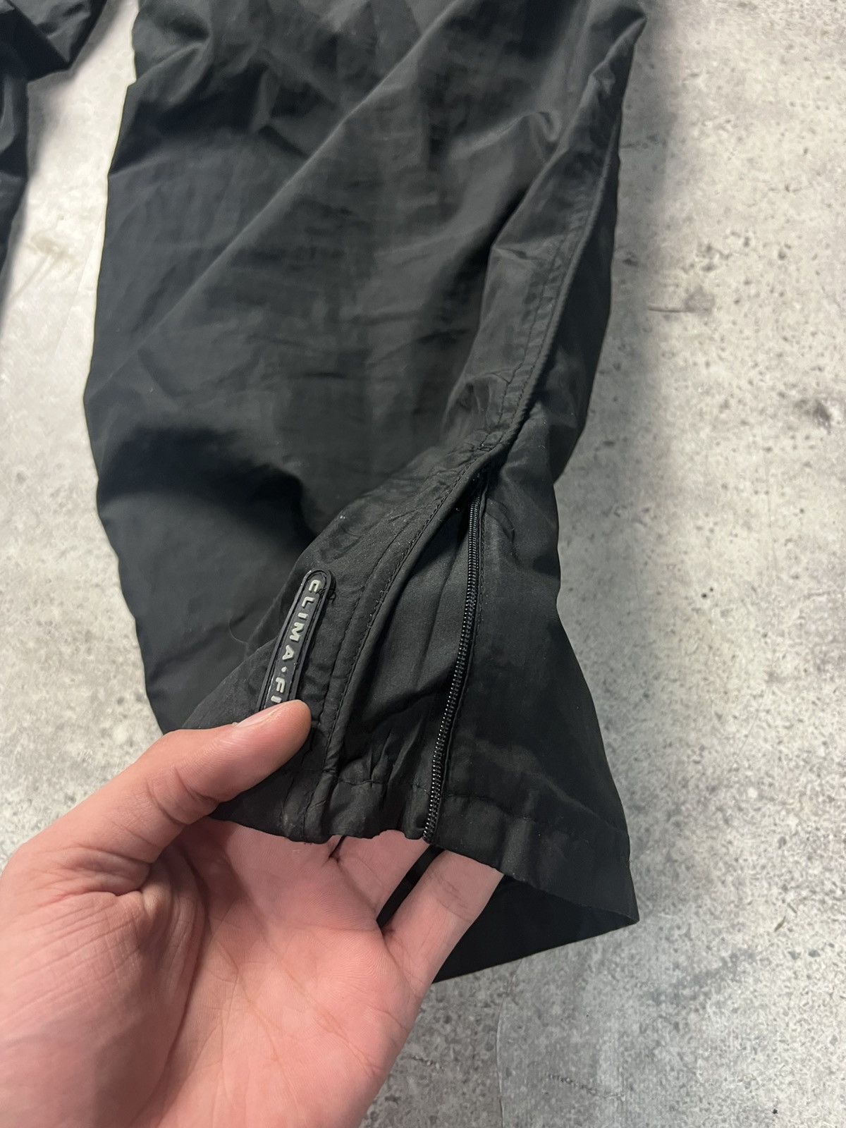 Nike Vintage Nike nylon pants in black with swoosh mens XL 00s Size US 34 / EU 50 - 3 Thumbnail