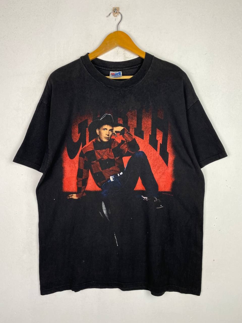 Vintage vintage 90s garth brook on tour tee nice design Size US XL / EU 56 / 4 - 1 Thumbnail