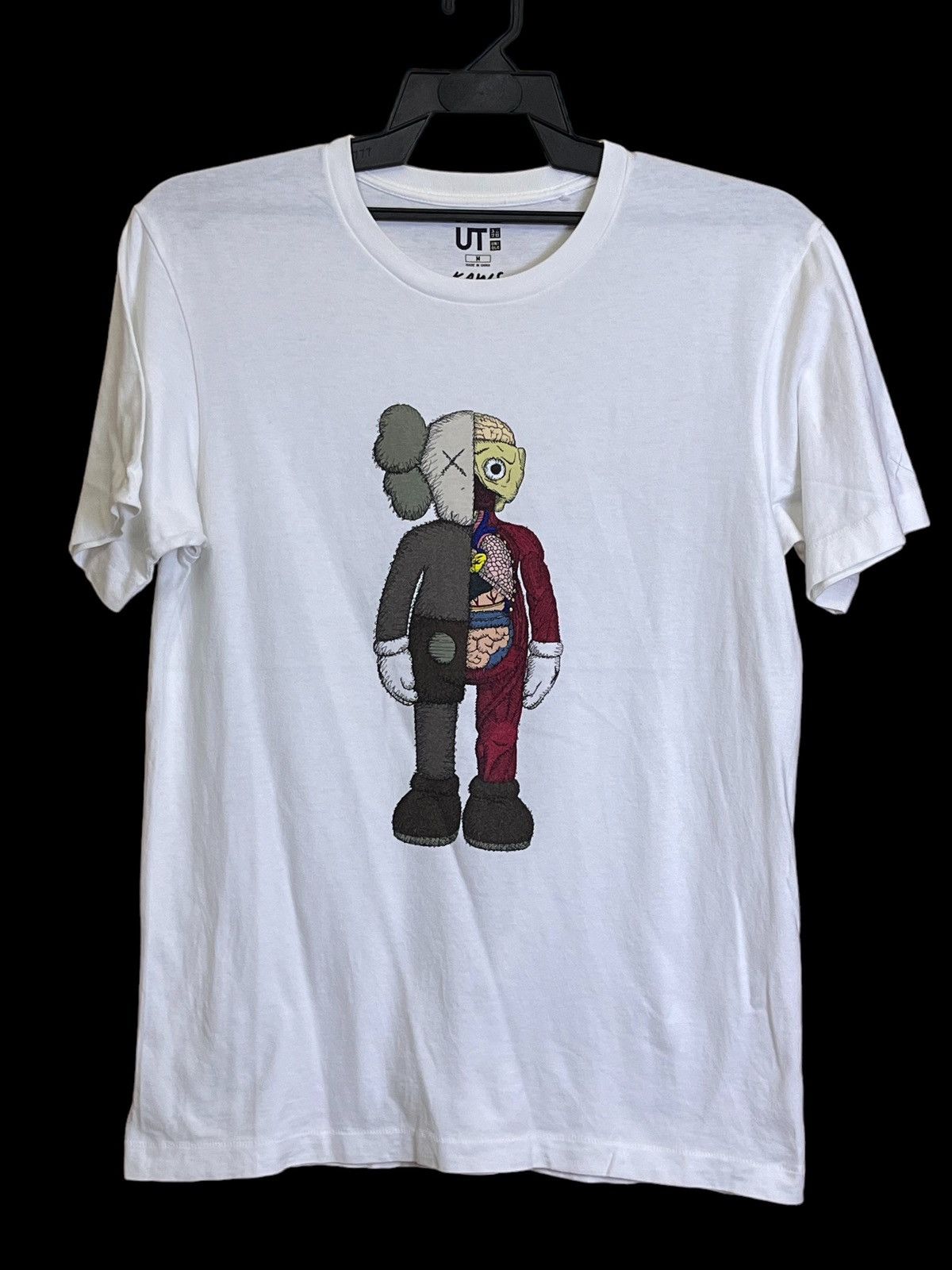Kaws × Uniqlo GRAIL🔥UNIQLO X KAWS COLLABORATION T SHIRT Size US M / EU 48-50 / 2 - 1 Thumbnail