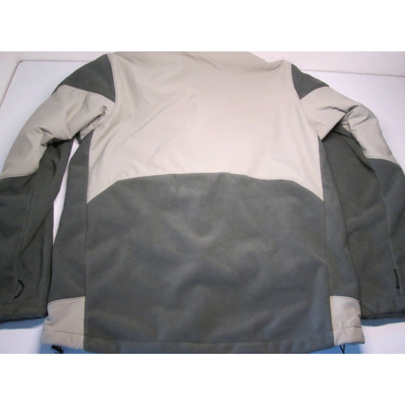 Vintage Columbia Windbreaker Jacket Mens Size L Gray Zip Pockets Logo Solid Outerwear Fleece Polyester Regular Closure Zip Size US L / EU 52-54 / 3 - 2 Thumbnail