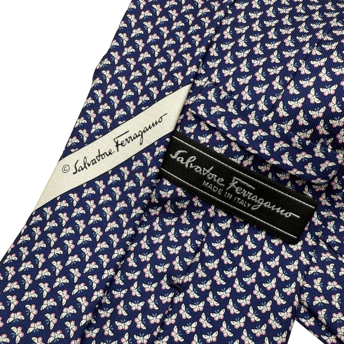Salvatore Ferragamo Salvatore Ferragamo Silk Tie, Navy, Made in Italy, Like New Size ONE SIZE - 4 Thumbnail