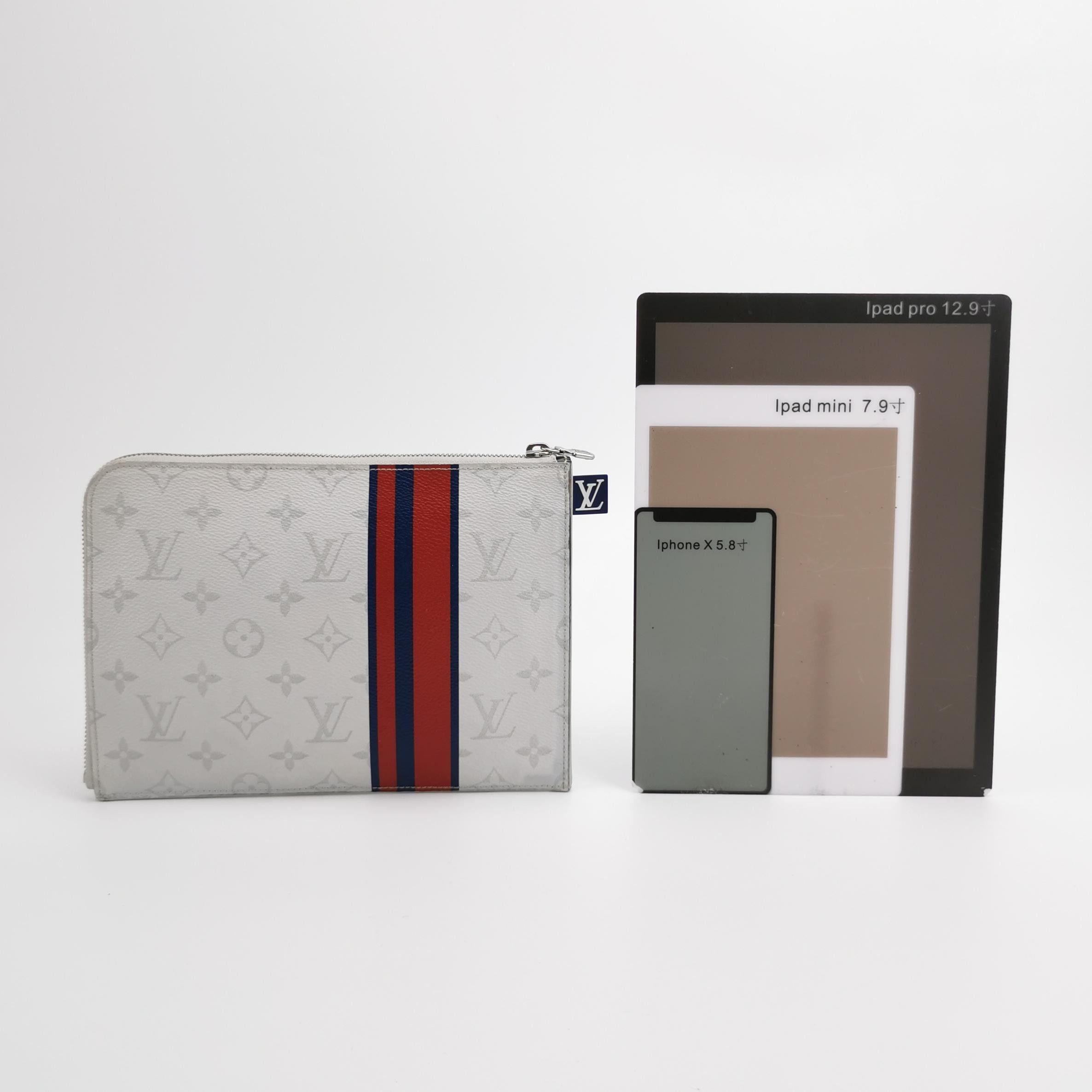 Louis Vuitton Louis Vuitton (LV) Monogram Print Clutch -y2506 Size ONE SIZE - 1 Thumbnail