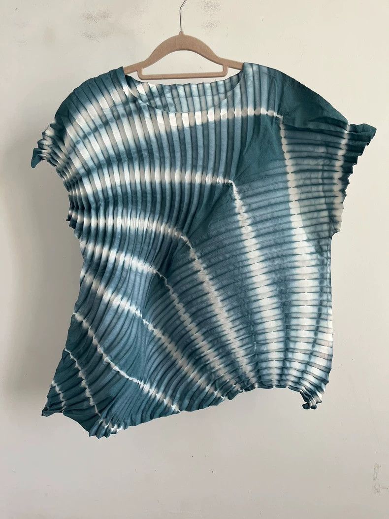 Issey Miyake Issey Miyake size:2 Blue-gray pleated short-sleeved shirt Size S / US 4 / IT 40 - 1 Thumbnail