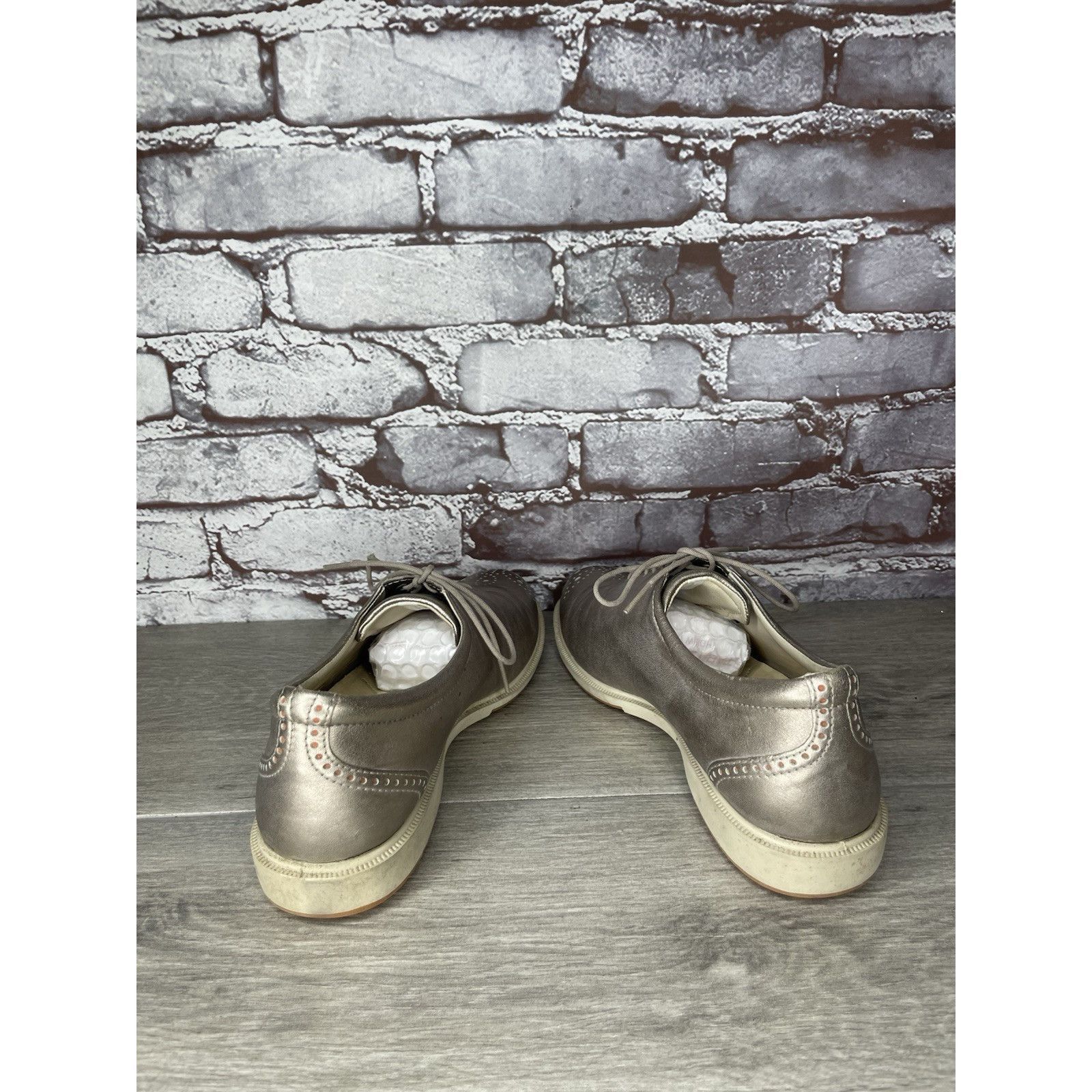 Ecco Ecco Metallic Silver Leather Wingtip Lace Up Golf Shoes Wome Size US 9.5 / IT 39.5 - 4 Thumbnail