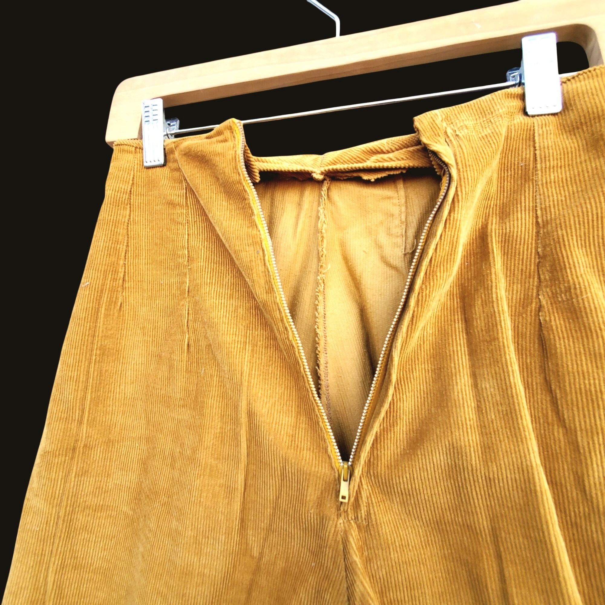 Handmade 50s Mustard Corduroy Cigarette Pants & Velvet Draped Vest Se Size 25" / US 0 / IT 36 - 6 Thumbnail