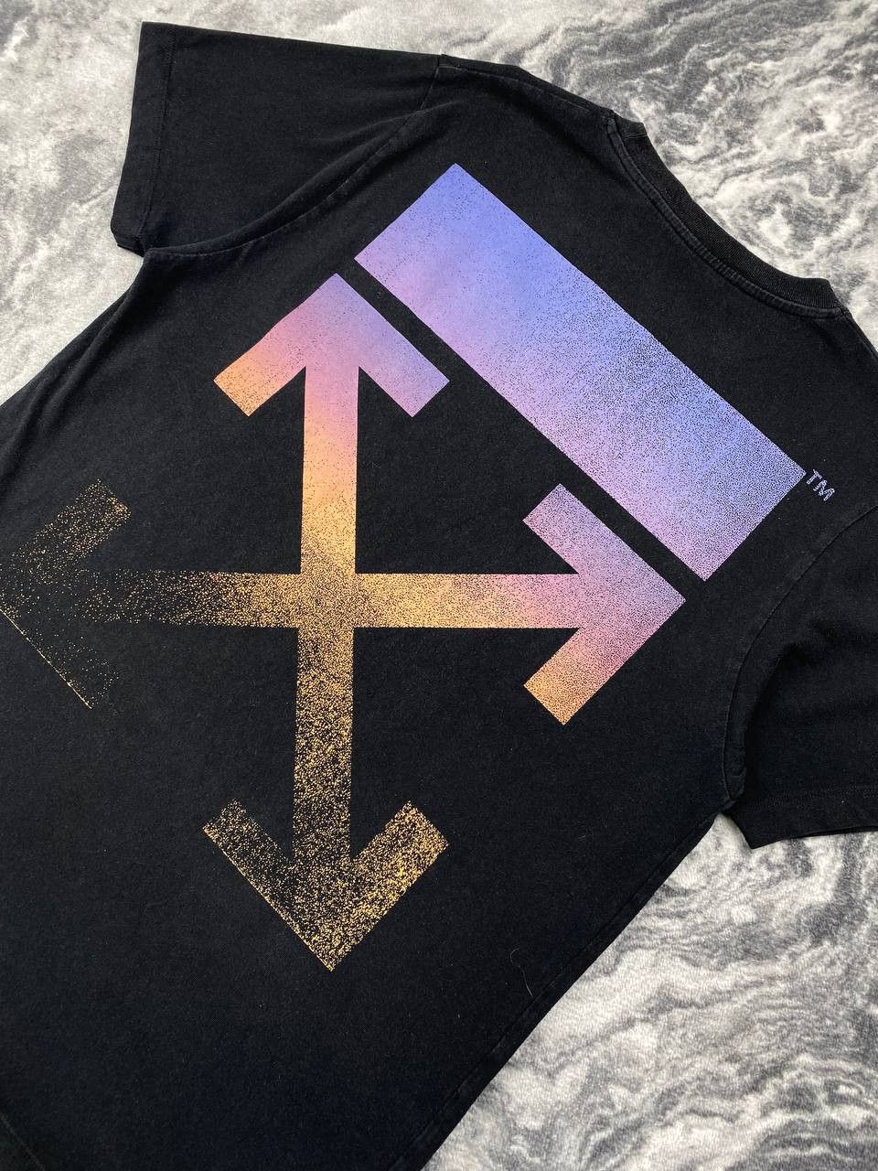 Off-White Off-White Gradient Arrows Big Logo T Shirt Black Men Size L Size US L / EU 52-54 / 3 - 3 Thumbnail