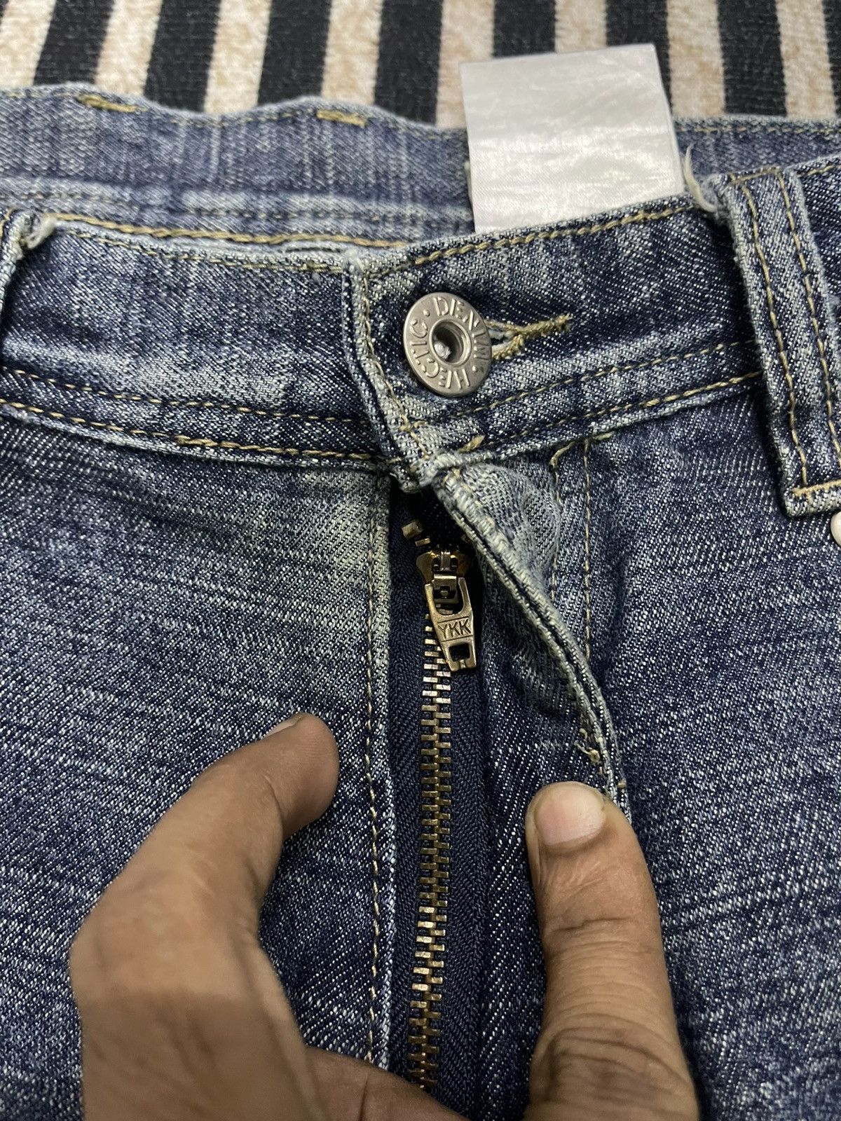 MasterPiece 2000s MASTERPIECE JAPAN BAGGY WASHABLE DISTRESSED JEANS Size US 32 / EU 48 - 10 Thumbnail