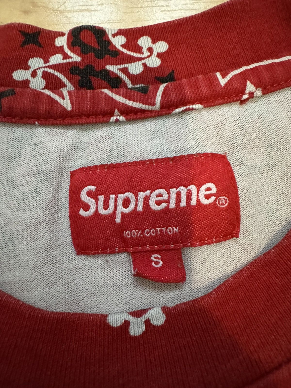 Supreme 2021 Supreme Red Bandana Tee Size US S / EU 44-46 / 1 - 4 Thumbnail