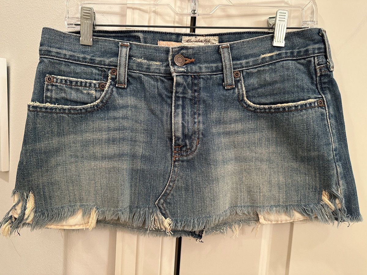 Abercrombie & Fitch Women’s Abercrombie & Fitch 1892 denim mini skirt, size 4 Size 27" / US 4 / IT 40 - 1 Thumbnail