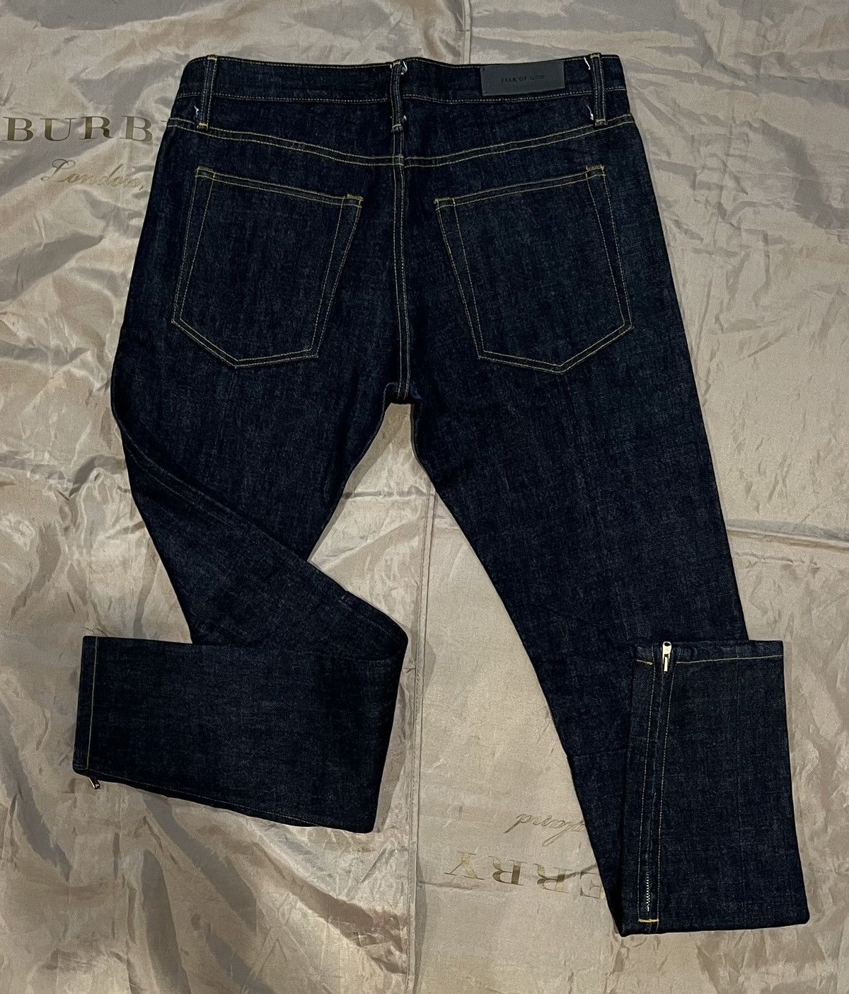 Fear of God Fear of God Navy Blue Denim Zipped Hem Slim Fit size 33 Size US 33 - 8 Thumbnail