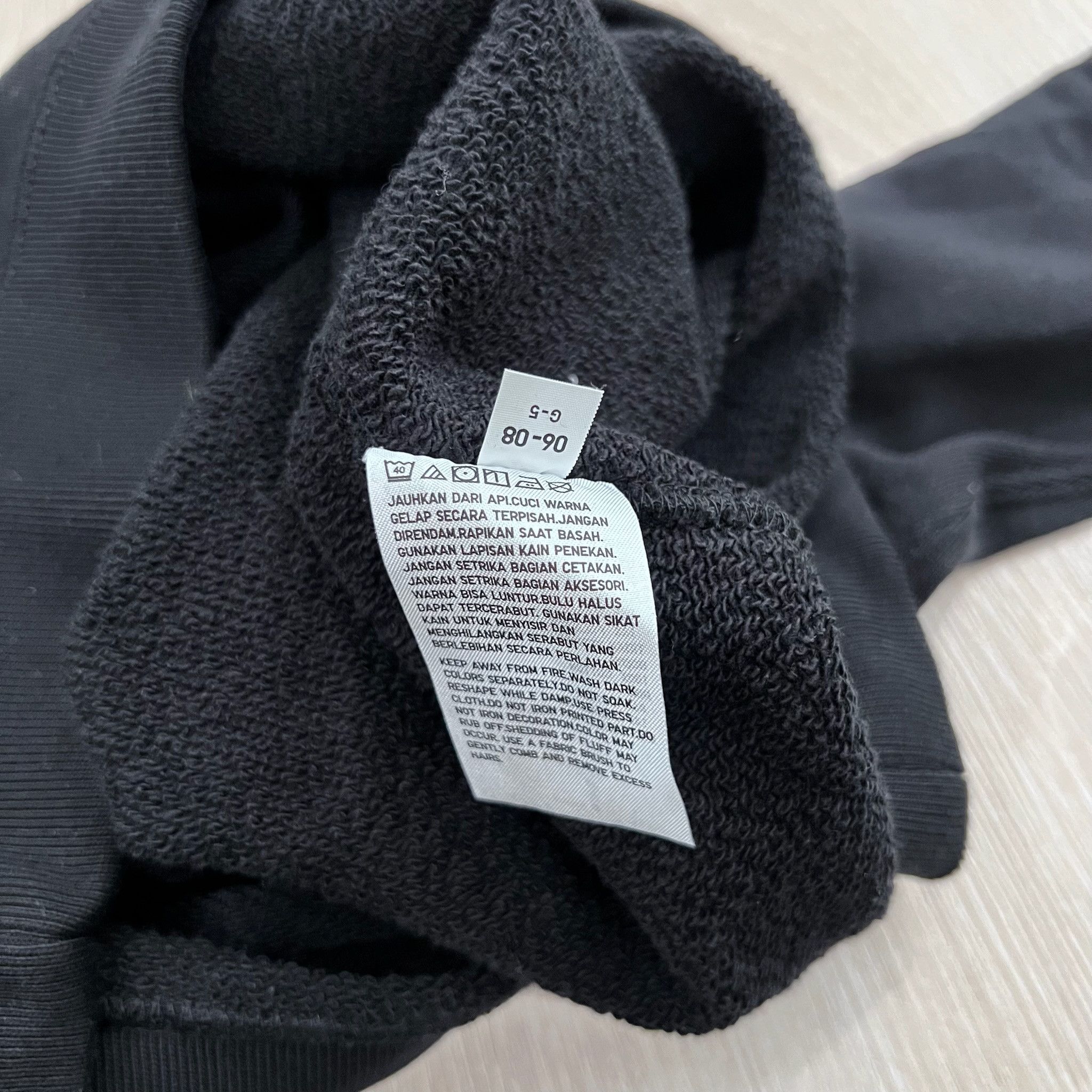Uniqlo Uniqlo Kaws UT Graphic Black Crewneck Sweatshirt Pullover Size US L / EU 52-54 / 3 - 6 Thumbnail