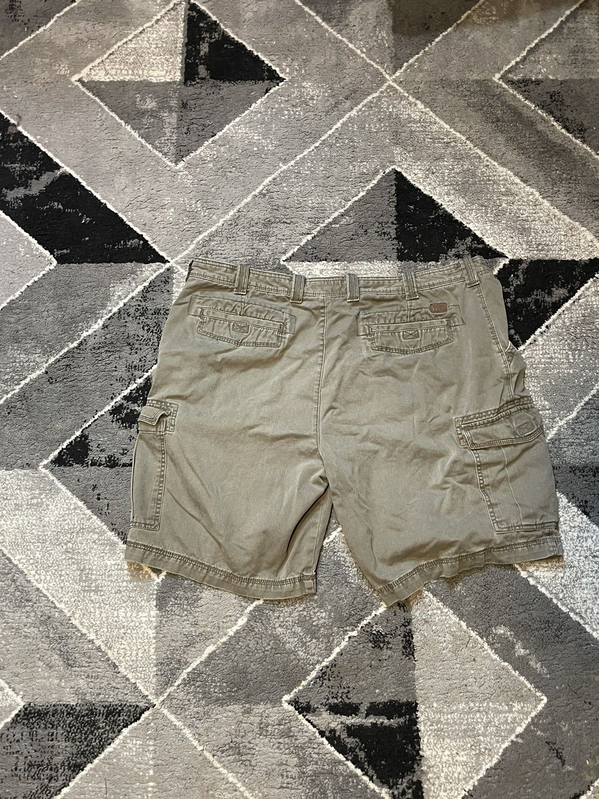 Izod Izod cargo shorts Size US 40 / EU 56 - 2 Thumbnail