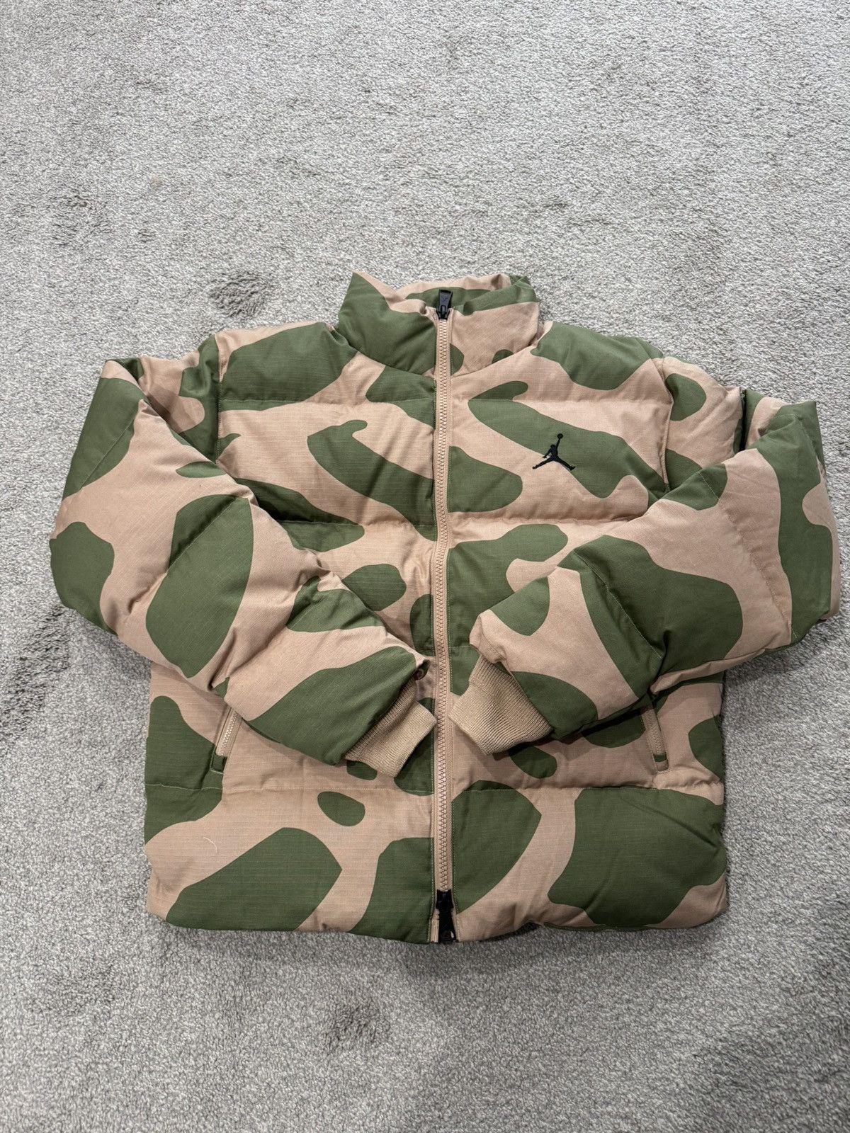 Jordan Brand Nike Air Jordan Green Tan Camo Down Puffer Jacket Brand New Size US M / EU 48-50 / 2 - 1 Thumbnail