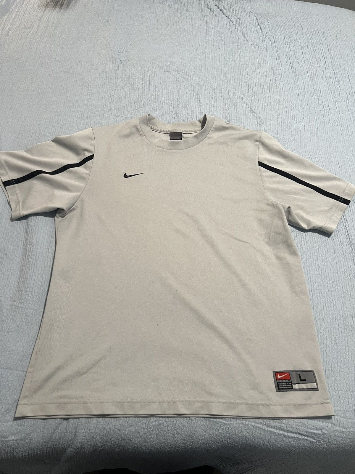 Nike White Nike vintage sports Tshirt Size US L / EU 52-54 / 3 - 2 Thumbnail