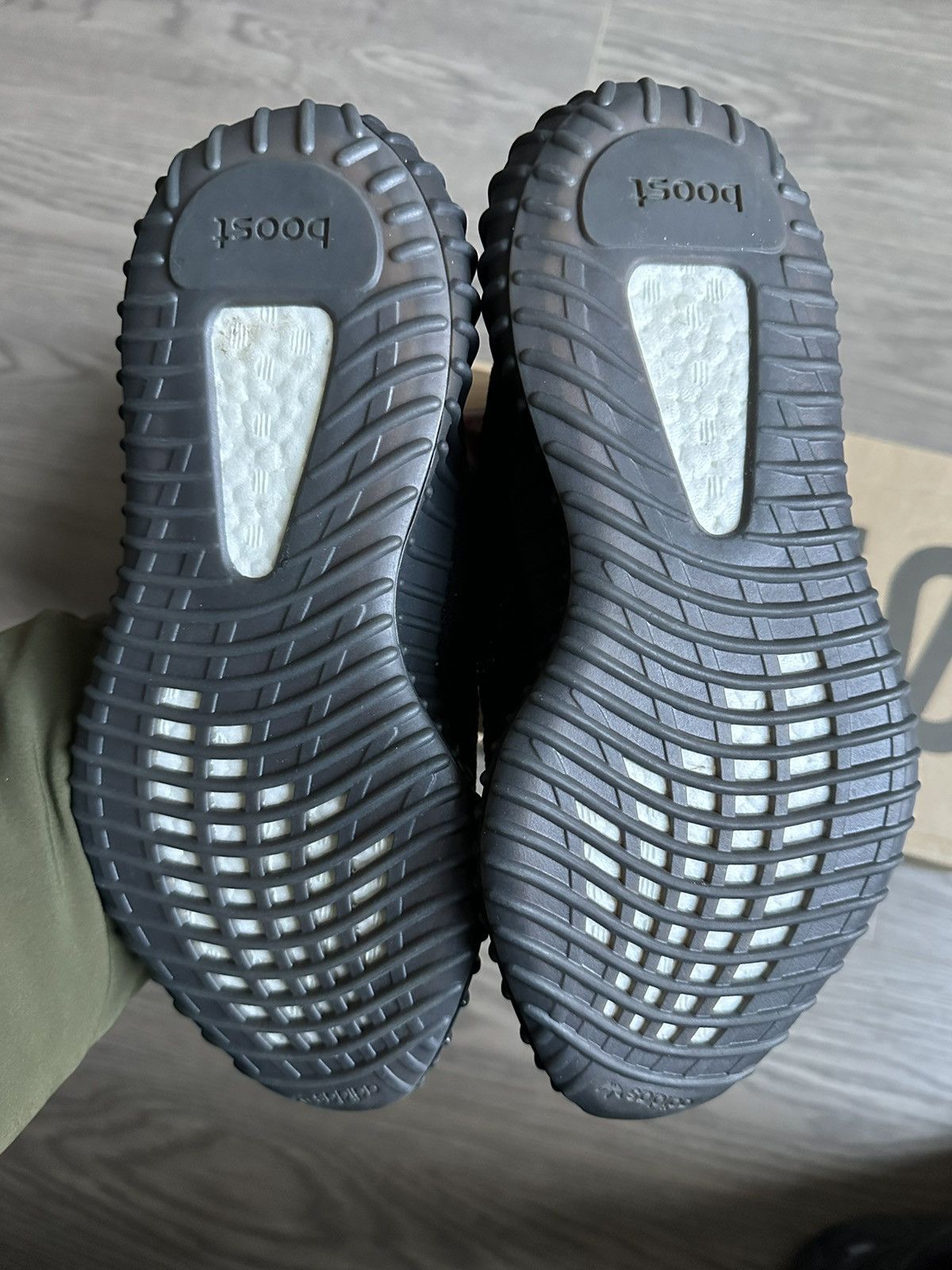 Adidas × Yeezy YEEZY BOOST 350 V2 CORE BLACK GREEN Size US 6 / EU 39 - 6 Thumbnail
