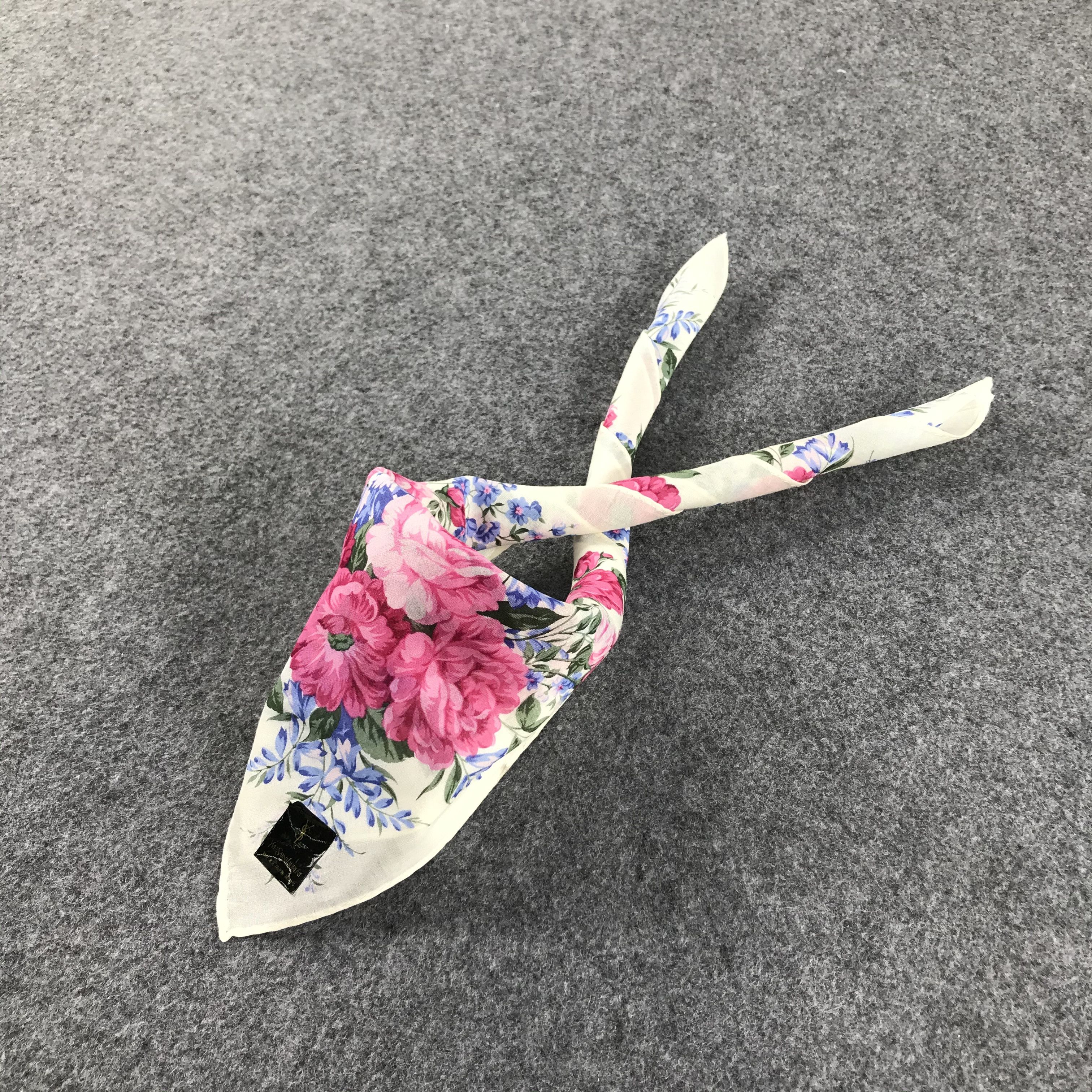 Yves Saint Laurent YSL Floral Handkerchief Neckerchief Bandana H531 Size ONE SIZE - 2 Thumbnail