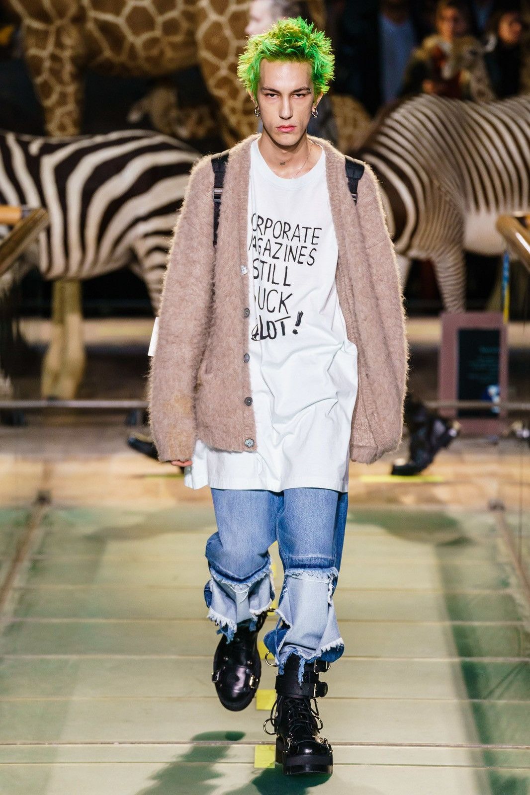 Vetements Vetements FW19 Corporate Magazines Suck Kurt Cobain Shirt Size US XS / EU 42 / 0 - 8 Thumbnail