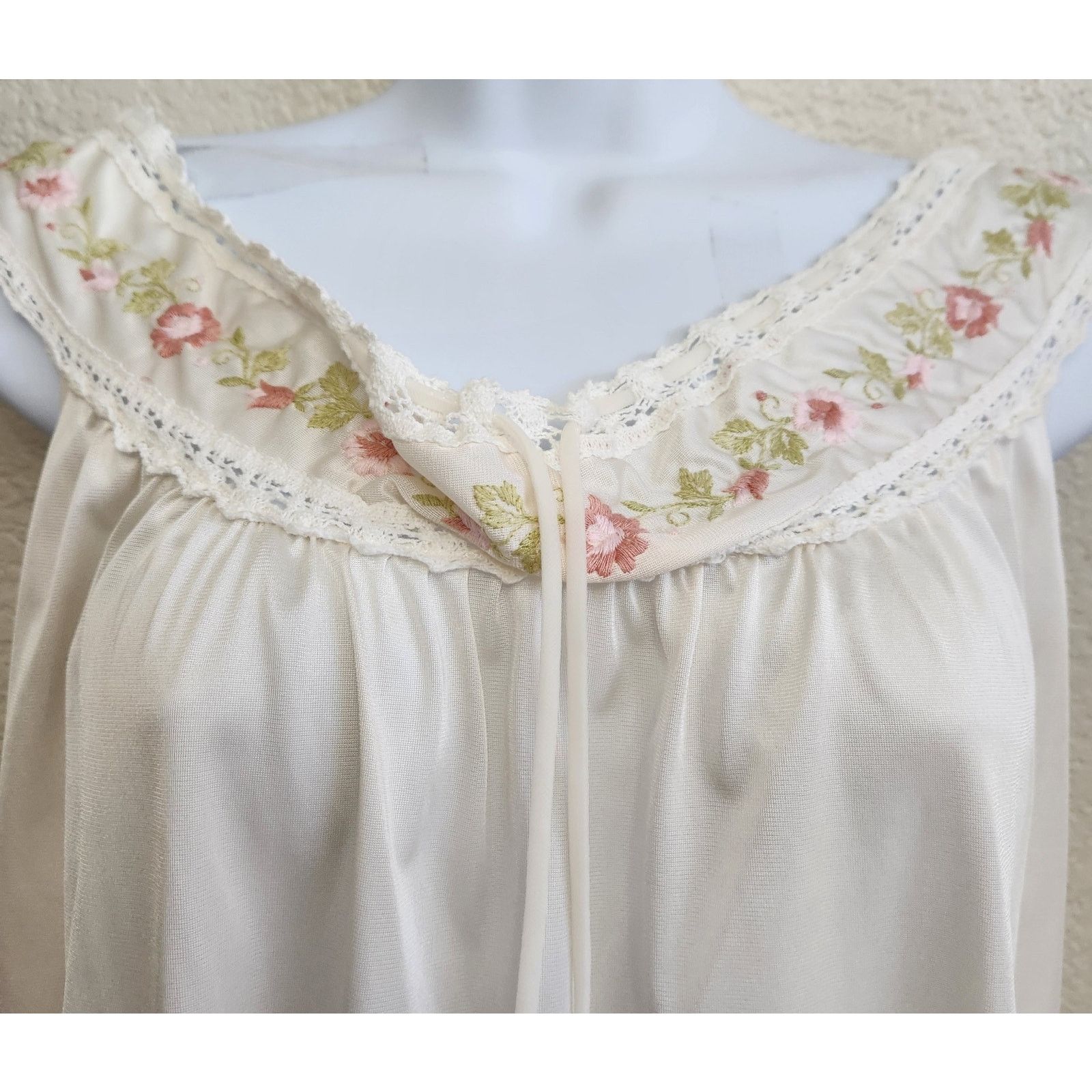 Other Vintage Cream Embroidered 2 Piece Nightgown Robe Set Medium Size ONE SIZE - 5 Thumbnail