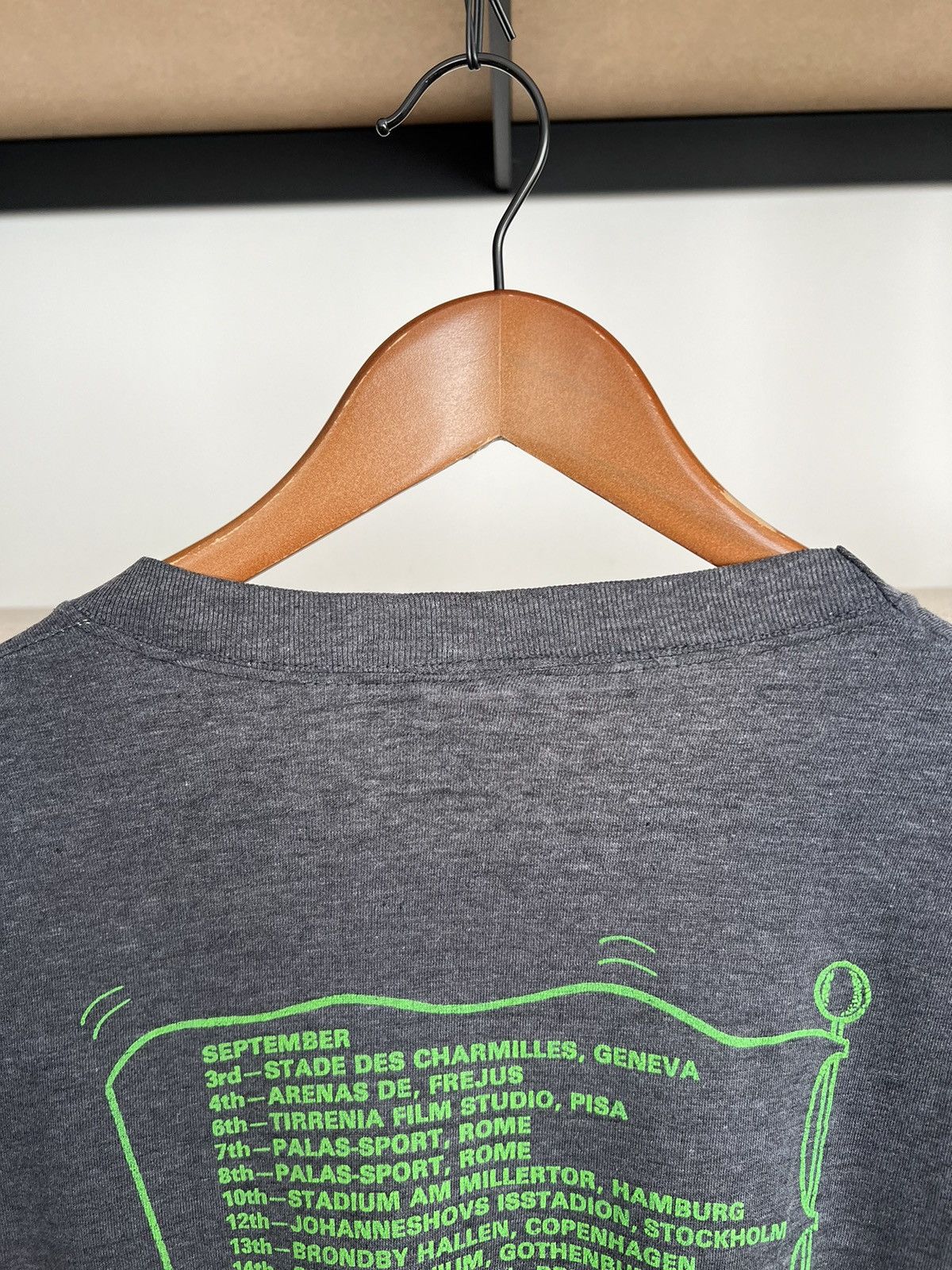 Band Tees Vintage 1982 Genesis in Concert Phil Collins 80s T-shirt Size US S / EU 44-46 / 1 - 19 Thumbnail