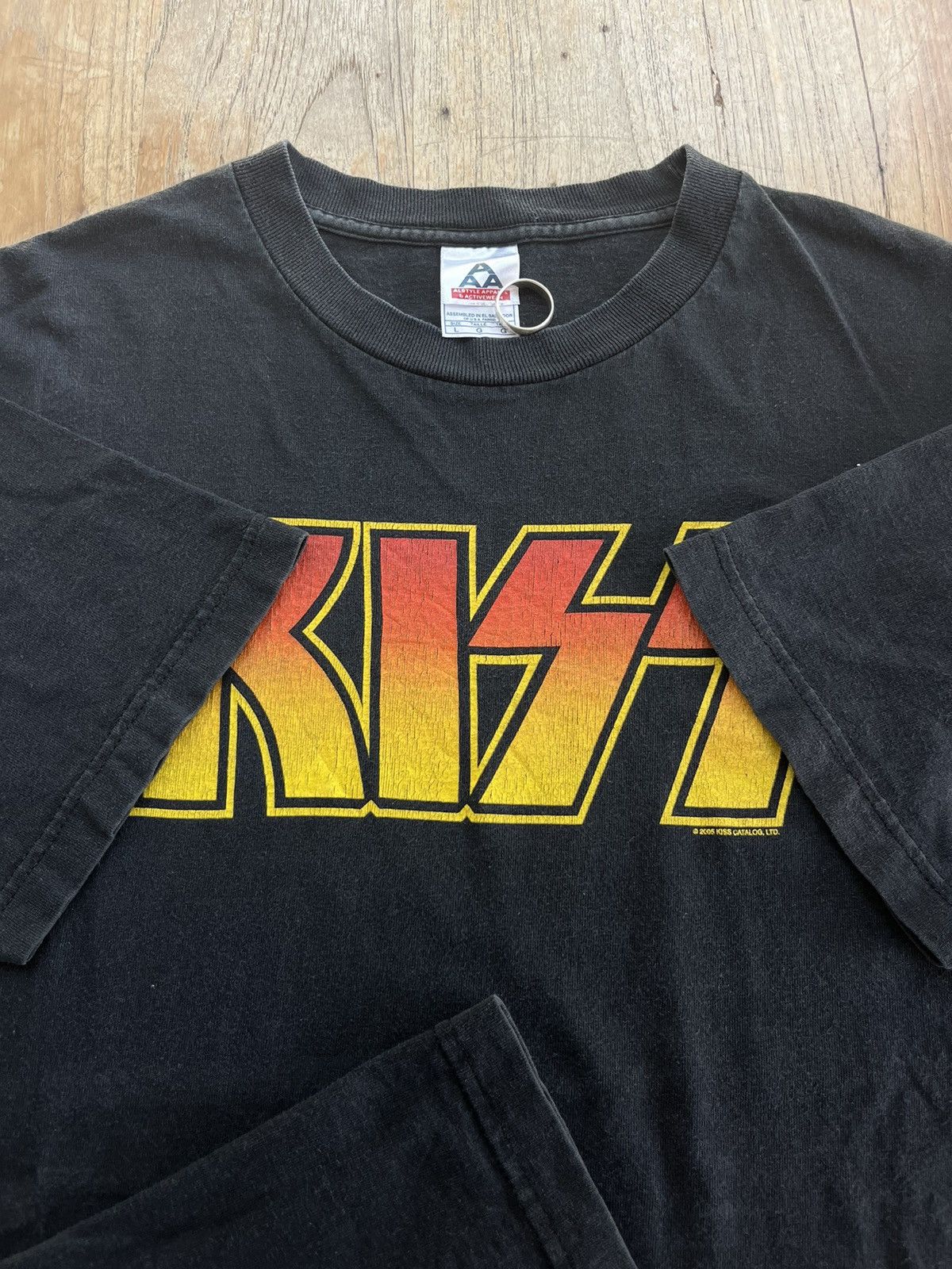 Band Tees × KISS × Vintage Vintage KISS ( box Logo ) band 2005’s kiss catalog Tshirt Size US L / EU 52-54 / 3 - 8 Thumbnail