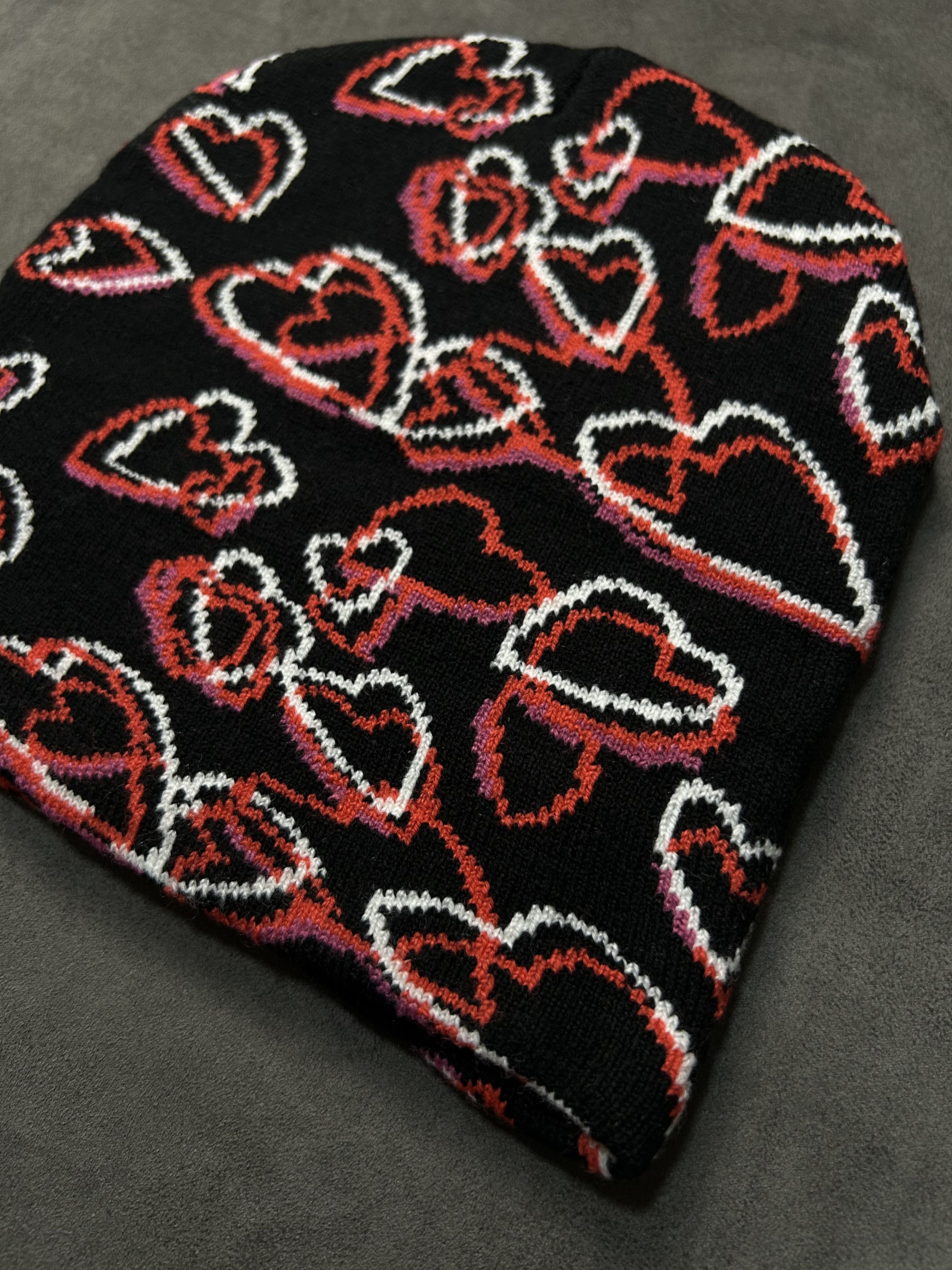 Japanese Brand Rare Heart Graphic No Cuff Knit Beanie Black Hat OS Size ONE SIZE - 3 Thumbnail