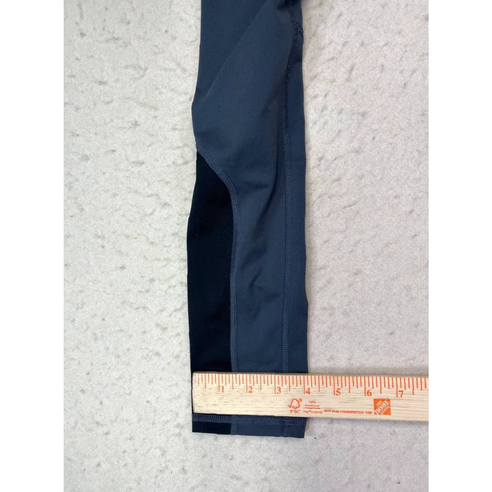 Under Armour Under Armour Leggings Pants Women S Small Black See Measurements Waist 26 in Compression Athletic Yoga Gray Size 28" / US 6 / IT 42 - 7 Thumbnail