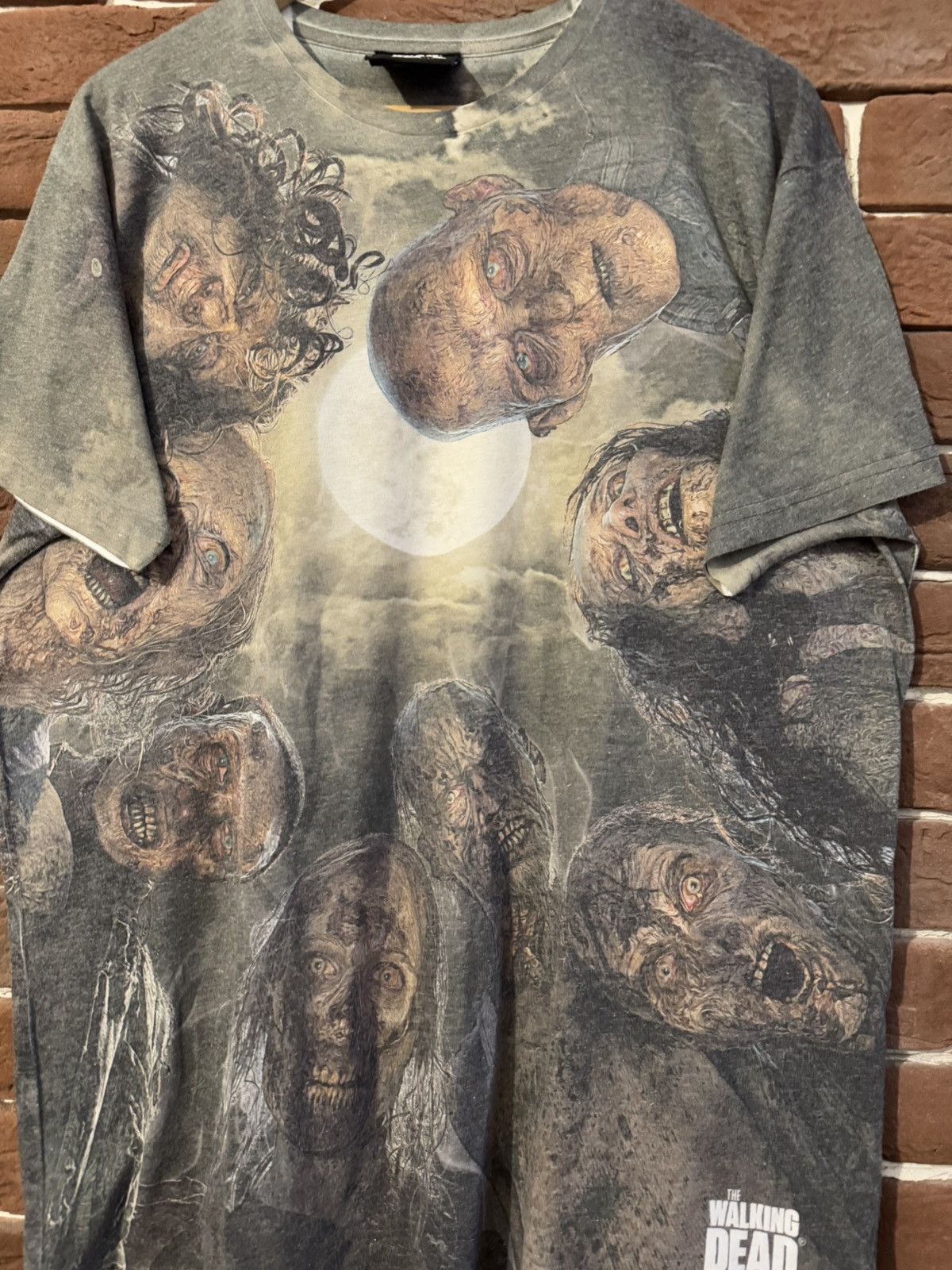 Vintage Vintage Y2K The Walking Dead All face Zombie Moon T-shirt Size US XL / EU 56 / 4 - 3 Thumbnail