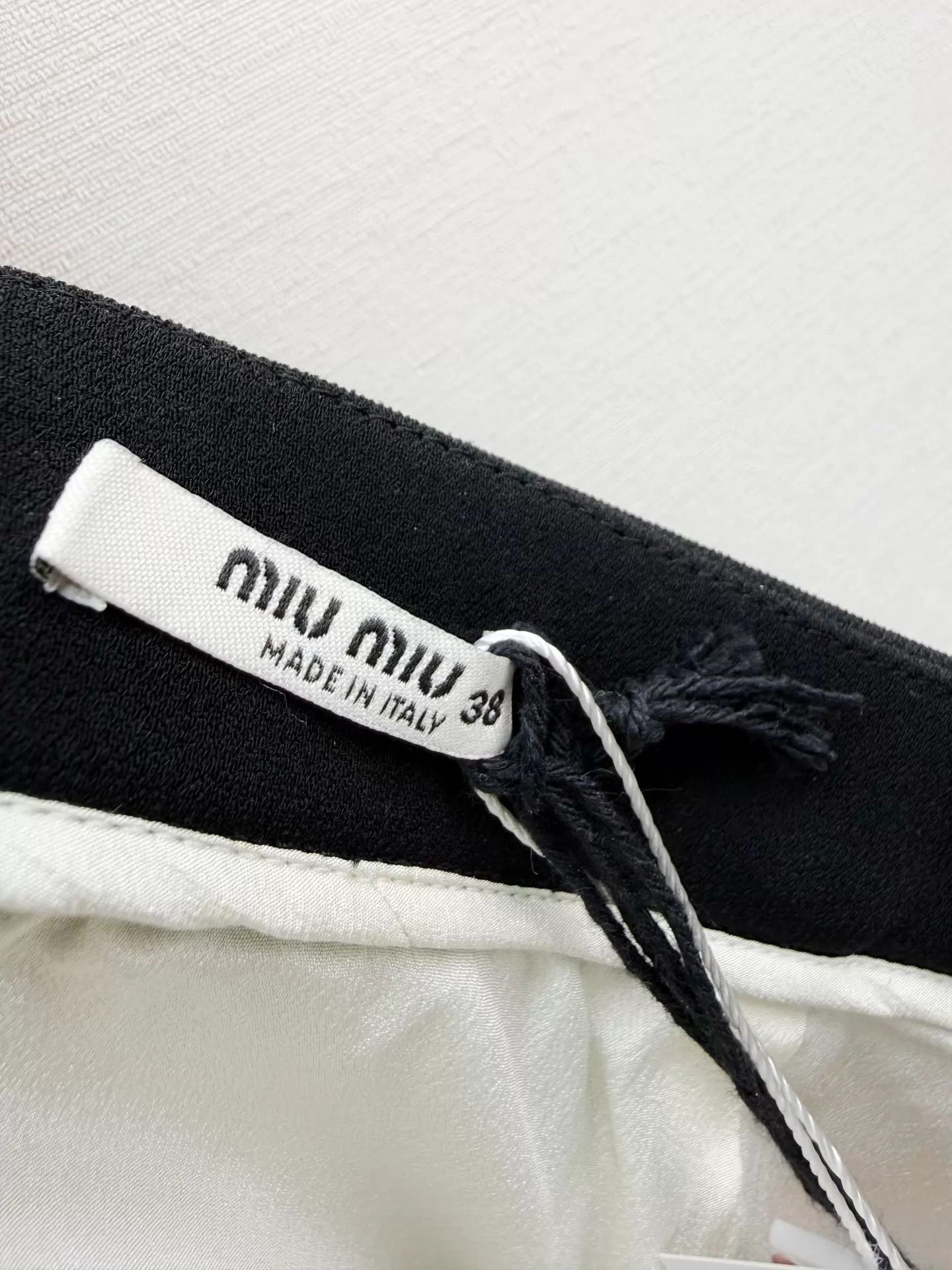 Miu Miu MIU MIU authentic women's new with tags 38 skirt Size 26" / US 2 / IT 38 - 3 Thumbnail