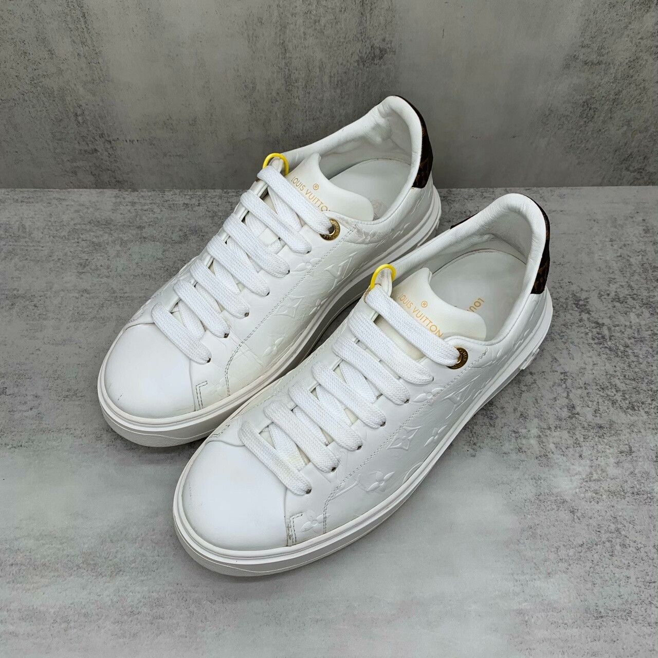 Louis Vuitton Louis Vuitton White Lowtop Sneakers 39 Men Size US 6.5 / EU 39-40 - 1 Thumbnail