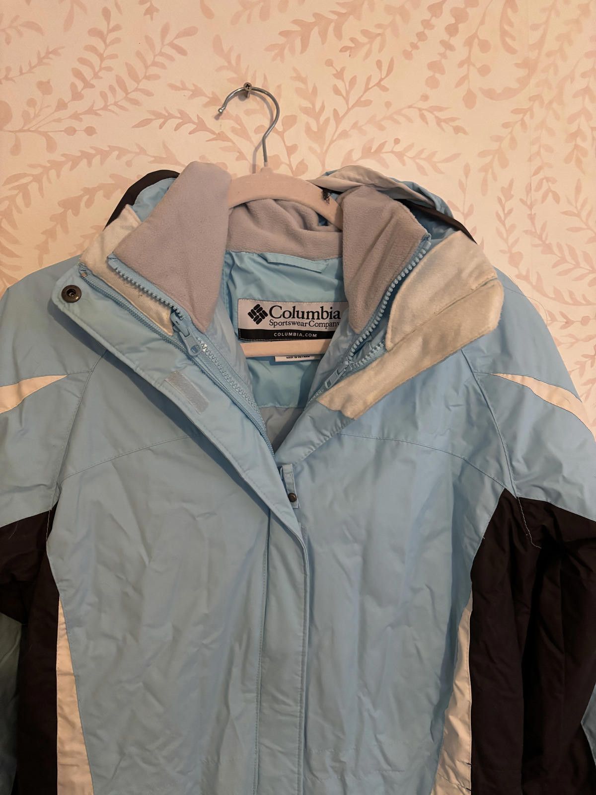 Columbia NWT Columbia Women's Light Blue and Black Waterproof Jacket Size M / US 6-8 / IT 42-44 - 4 Thumbnail