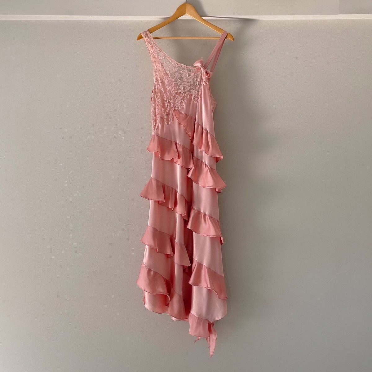 Victoria's Secret × Vintage Vintage VS Pink Ruffle Satin Dress (Small) Size S / US 4 / IT 40 - 19 Thumbnail
