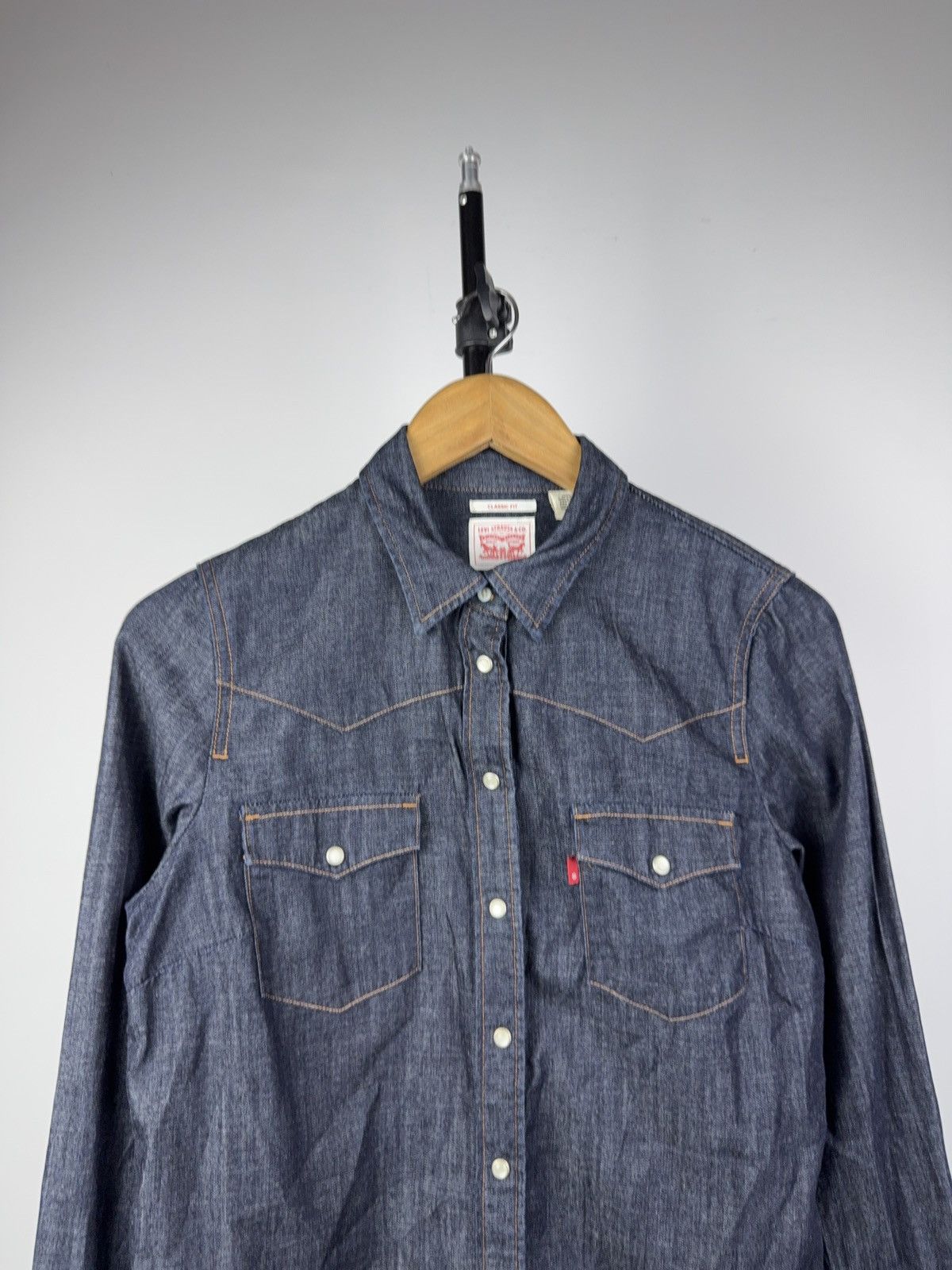 Levi's Western 00s Levi’s Western Denim Shirt Classic Fit S sz Size S / US 4 / IT 40 - 2 Thumbnail