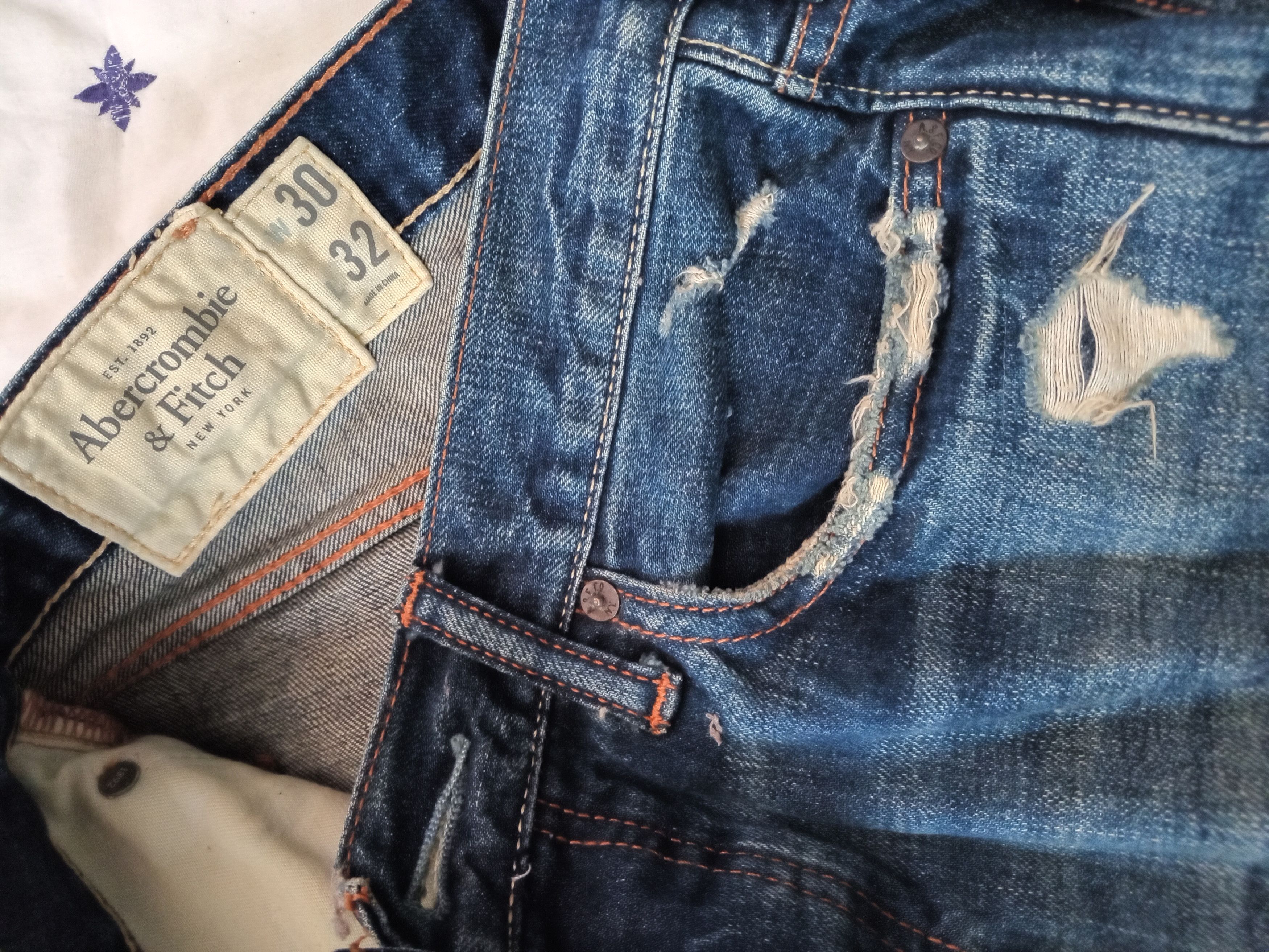 Abercrombie & Fitch × Japanese Brand A&F Classic Straight Ripped Distressed Jeans Pants Size US 32 / EU 48 - 10 Thumbnail