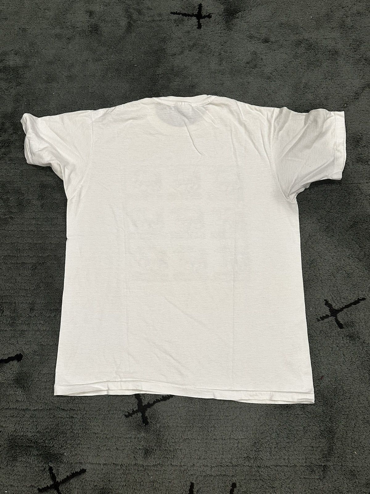 Barbara Kruger × Vintage Vintage 1990’s Barbra Krueger “United Against Aids” Tee Size US L / EU 52-54 / 3 - 8 Thumbnail
