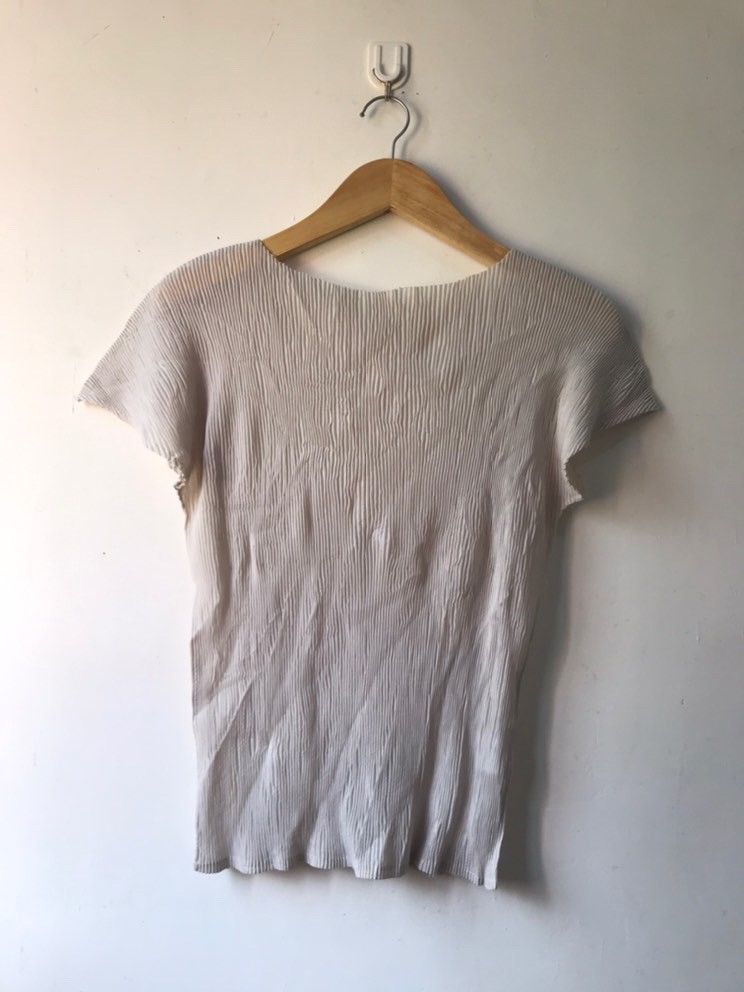 Pleats Please Issey Miyake PLEATS PLEASE SHORT TSHIRT Size S / US 4 / IT 40 - 2 Thumbnail