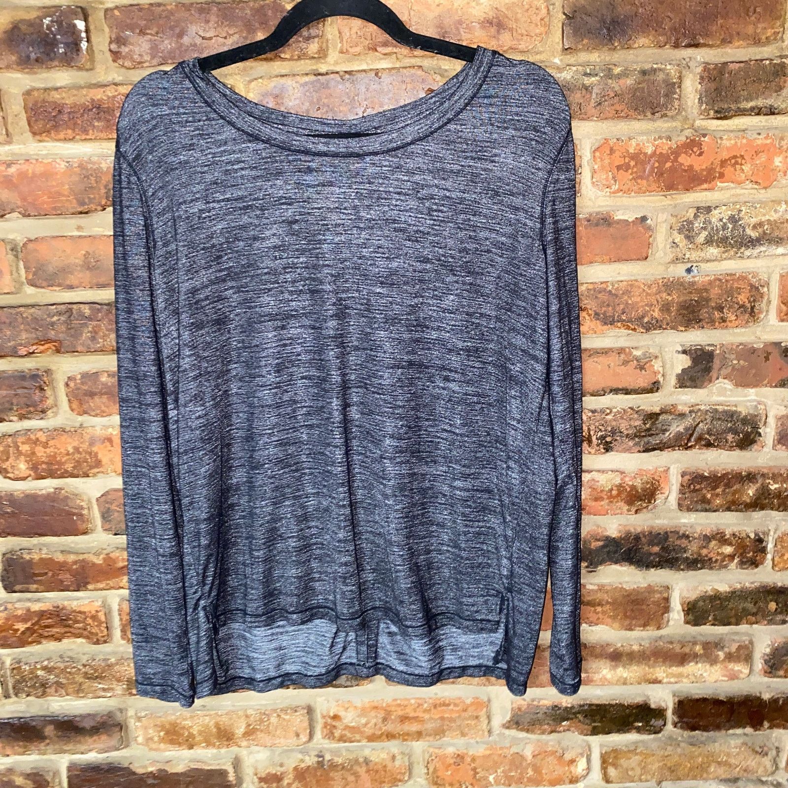 Athleta Athleta Odyssey Heathered Gray Split-Back Top Medium Size M / US 6-8 / IT 42-44 - 2 Thumbnail