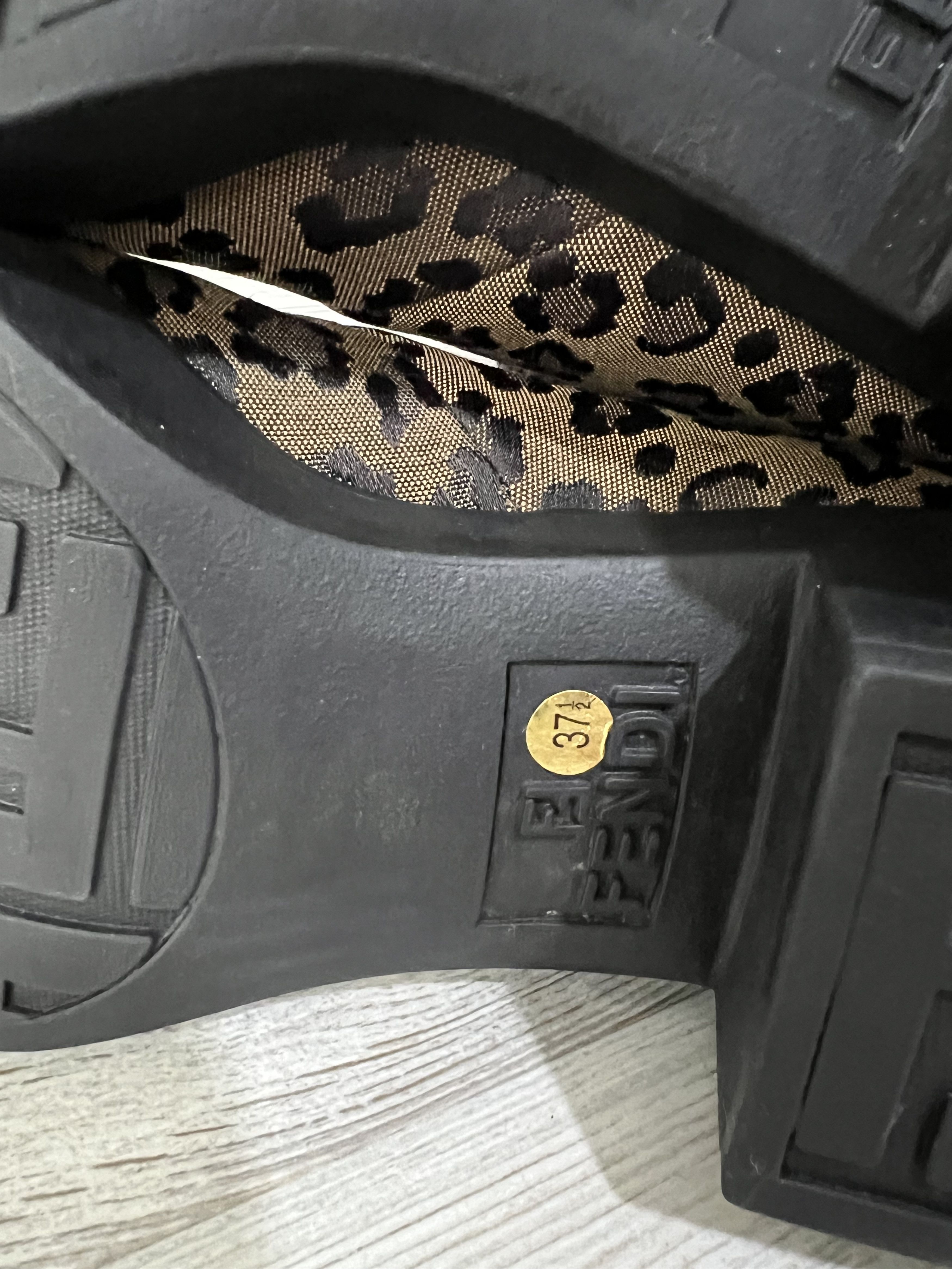 Fendi Fendi Rare Vintage Leopard Print Boots Size 37.5 Size US 6.5 / IT 36.5 - 13 Thumbnail